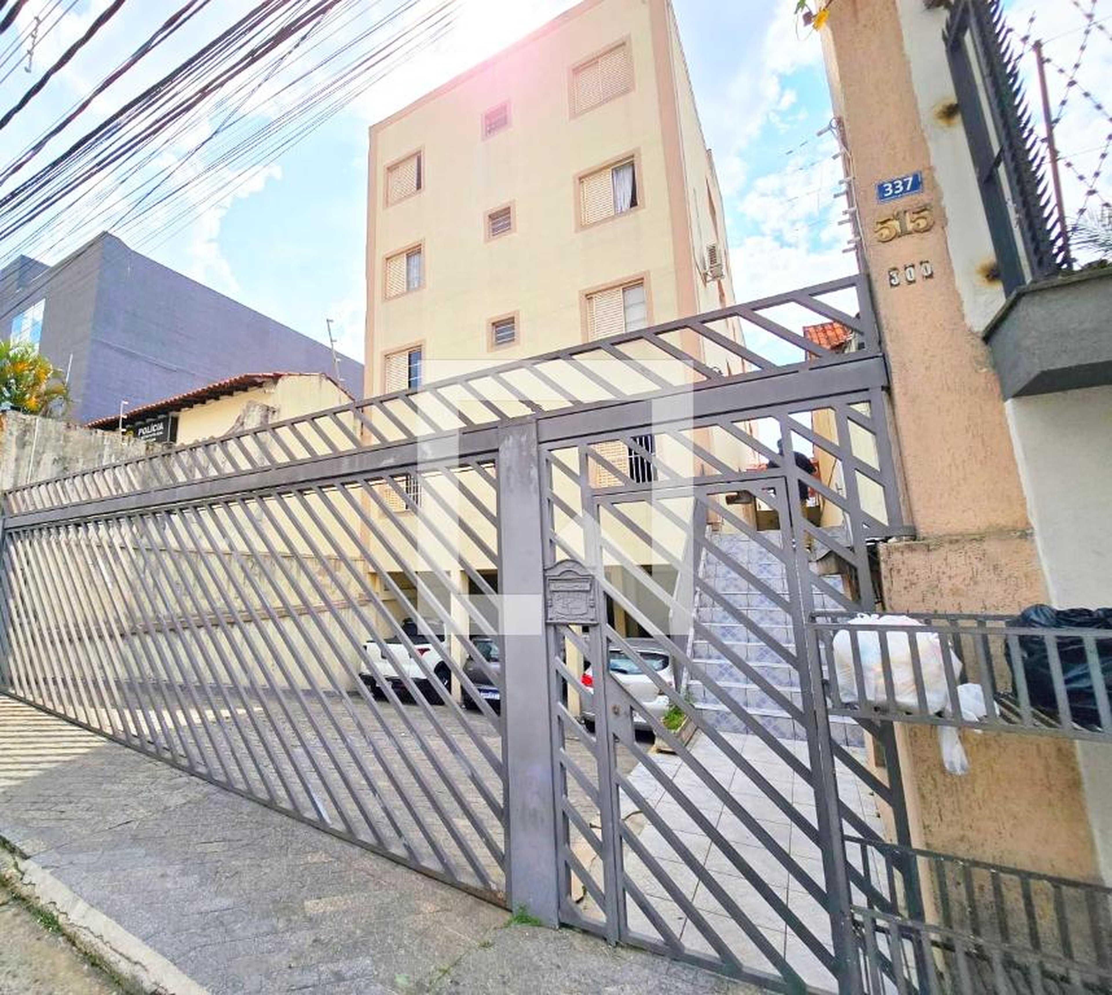 Fachada Condomínio em Rua Mena, 337