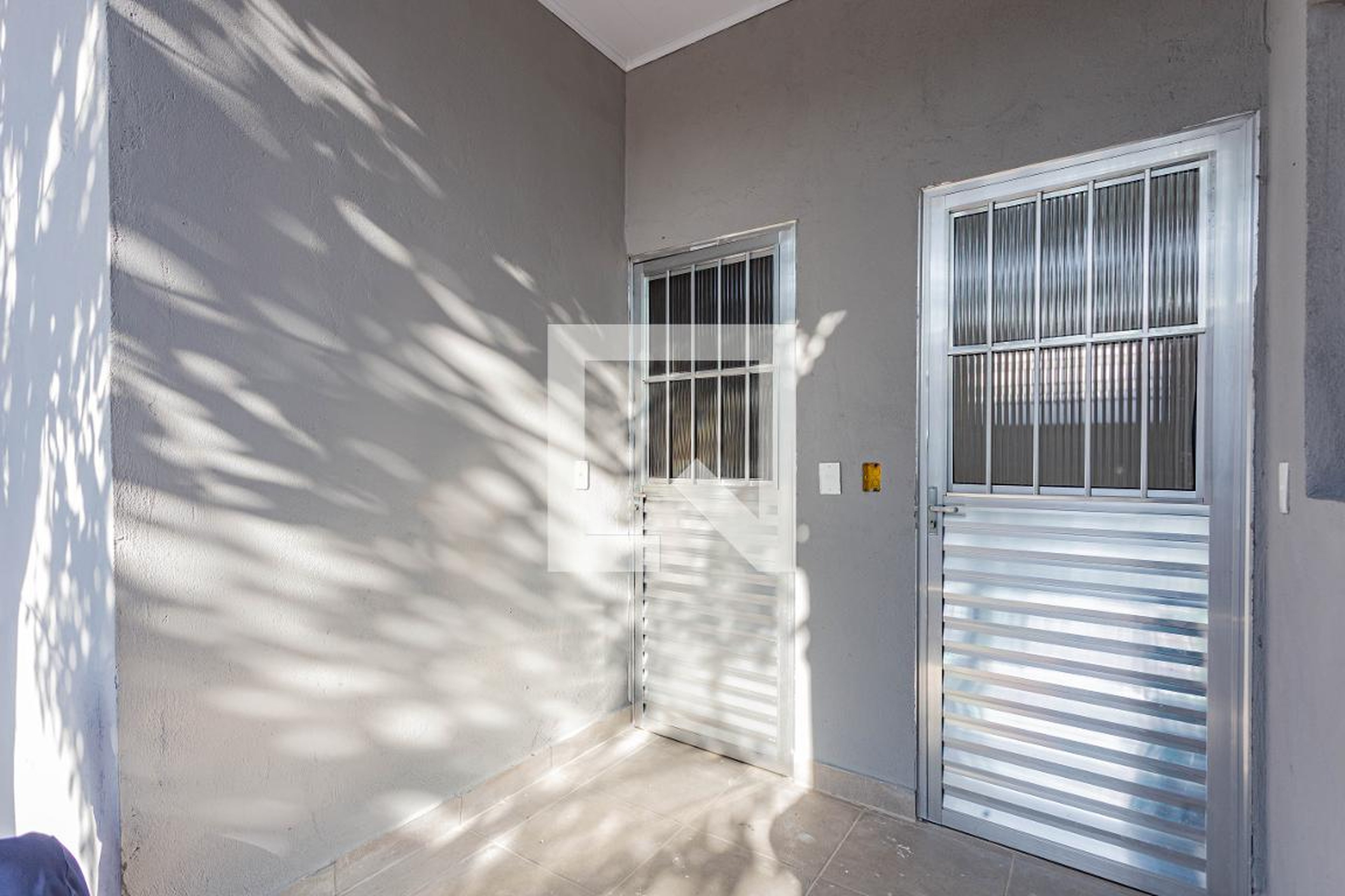 Fachada Condomínio em Rua Mário Navarro da Costa, 12