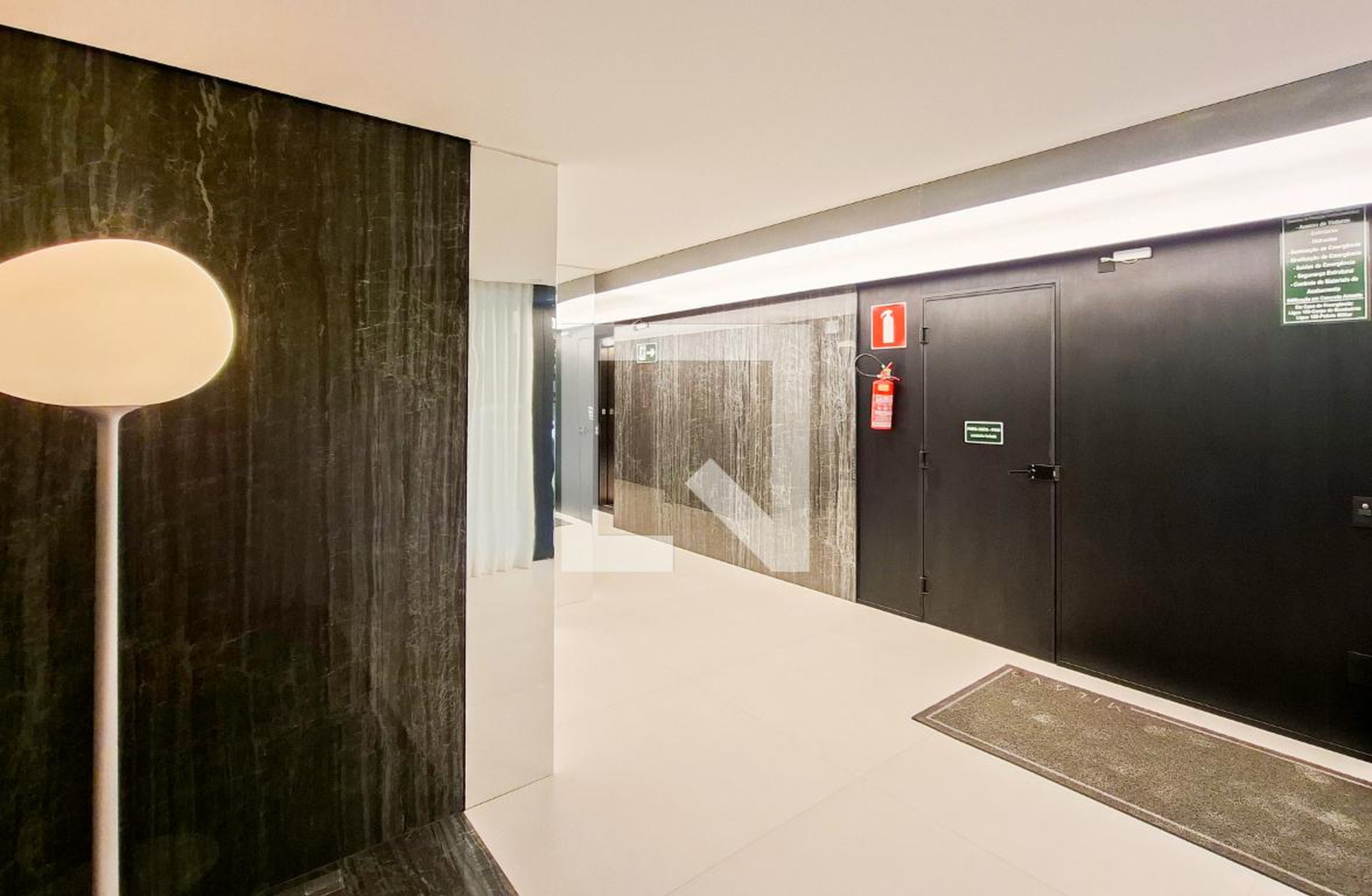 Hall de entrada Condomínio em Rua Washington, 838