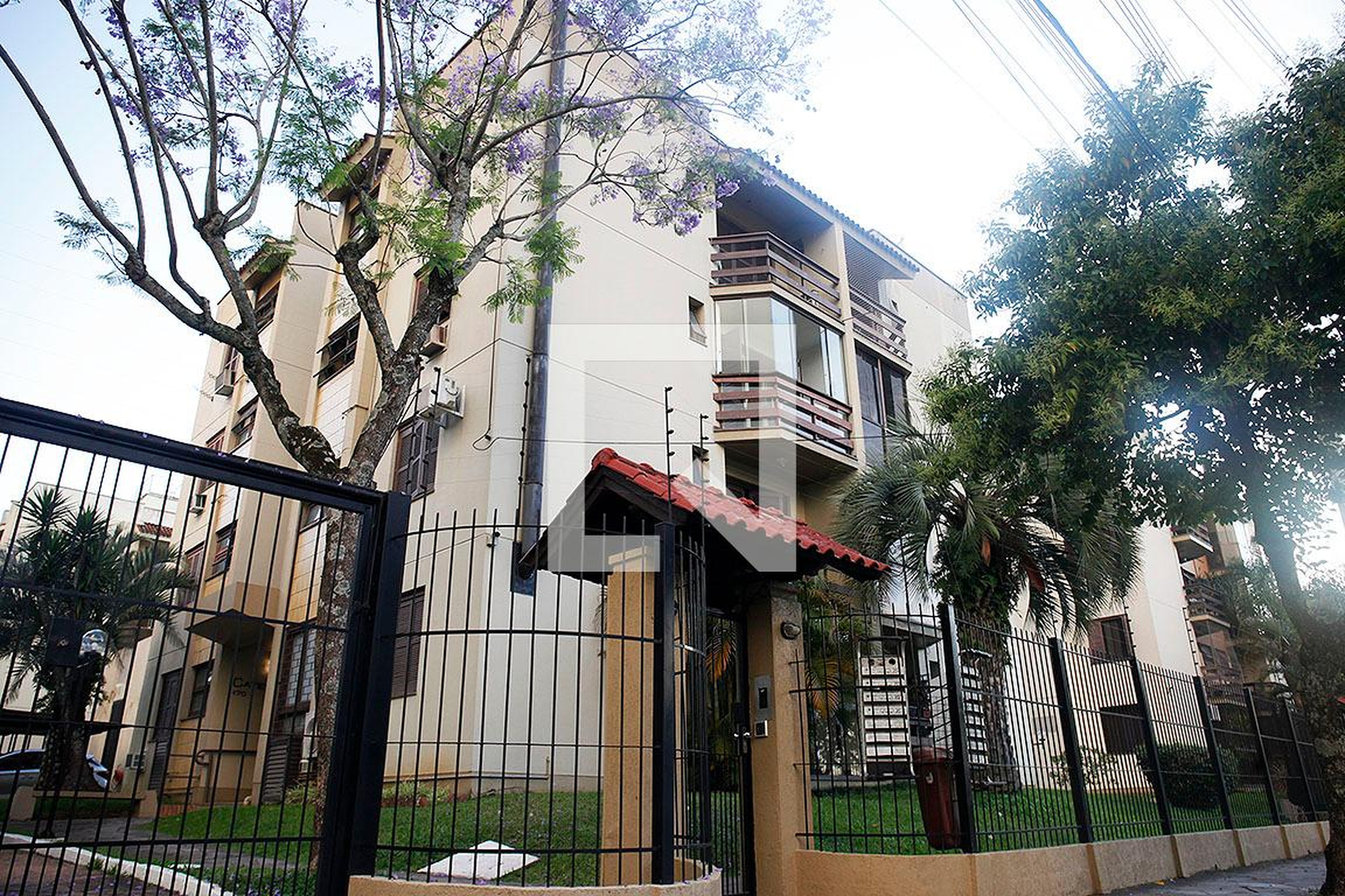 Fachada Condomínio em Rua Ivo Janson, 170