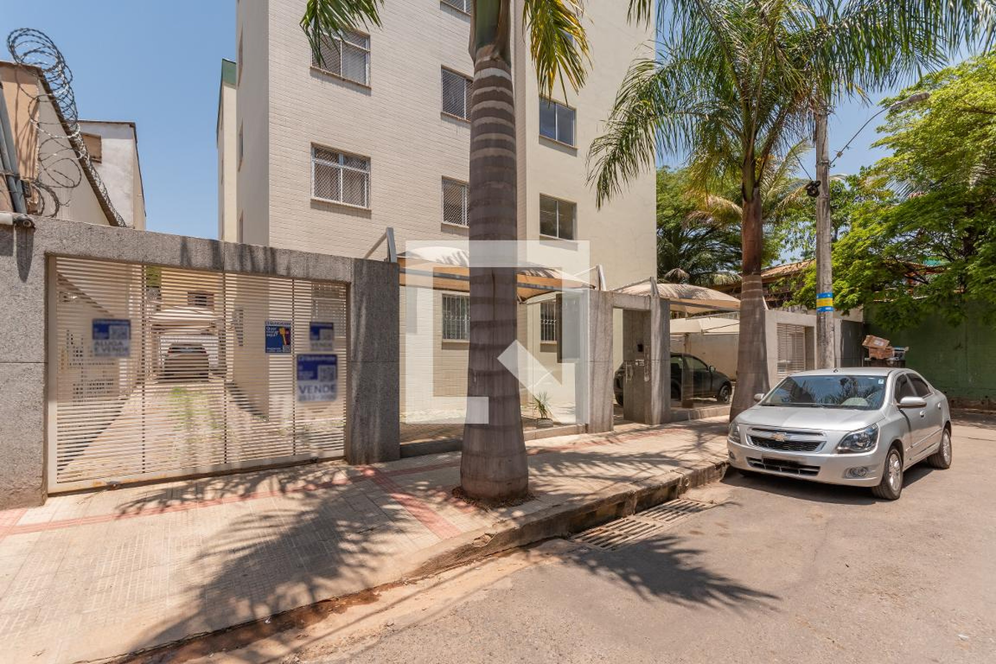 Fachada Condomínio em Rua João Tiago, 8