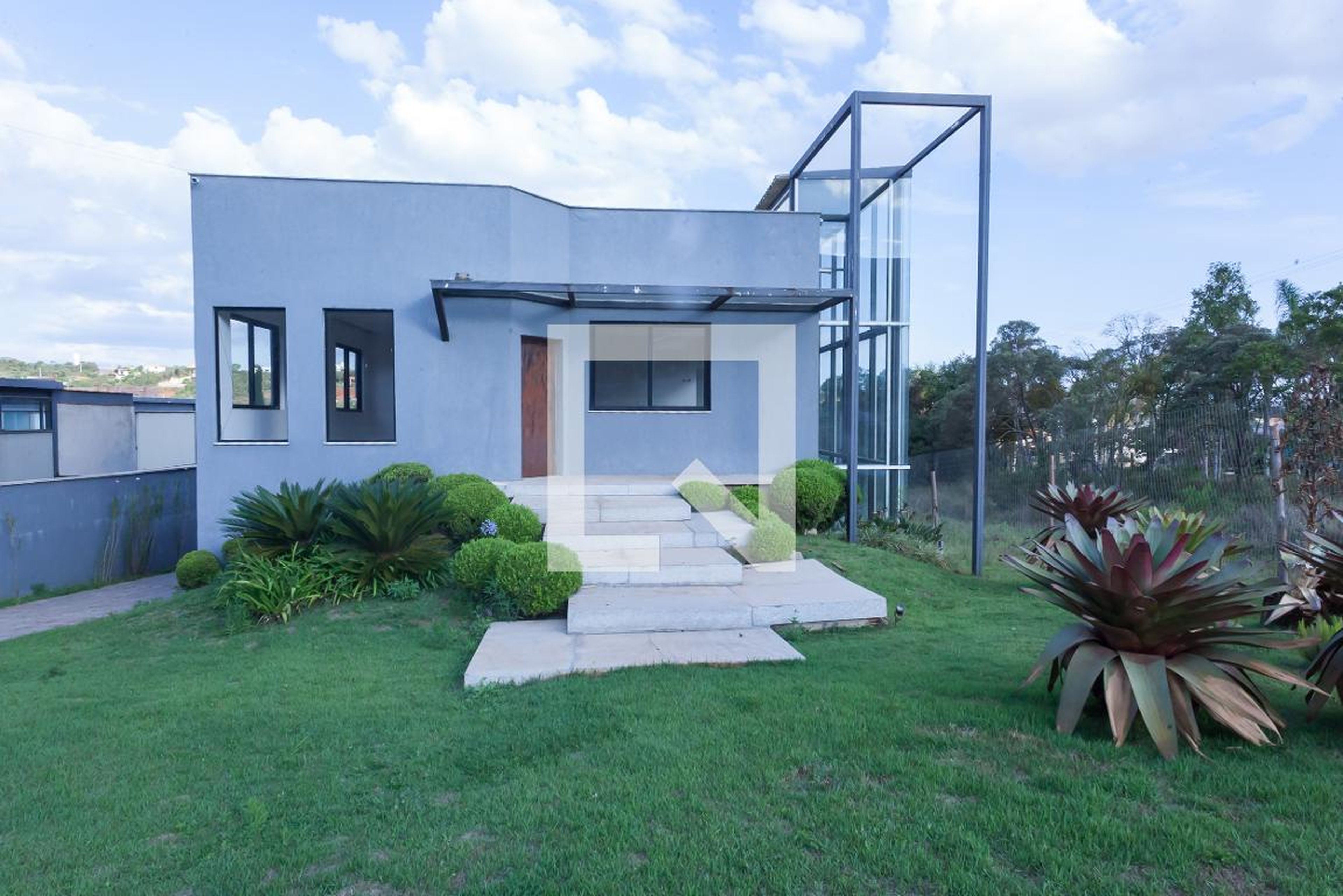 Fachada Condomínio em Rua Japão, 26