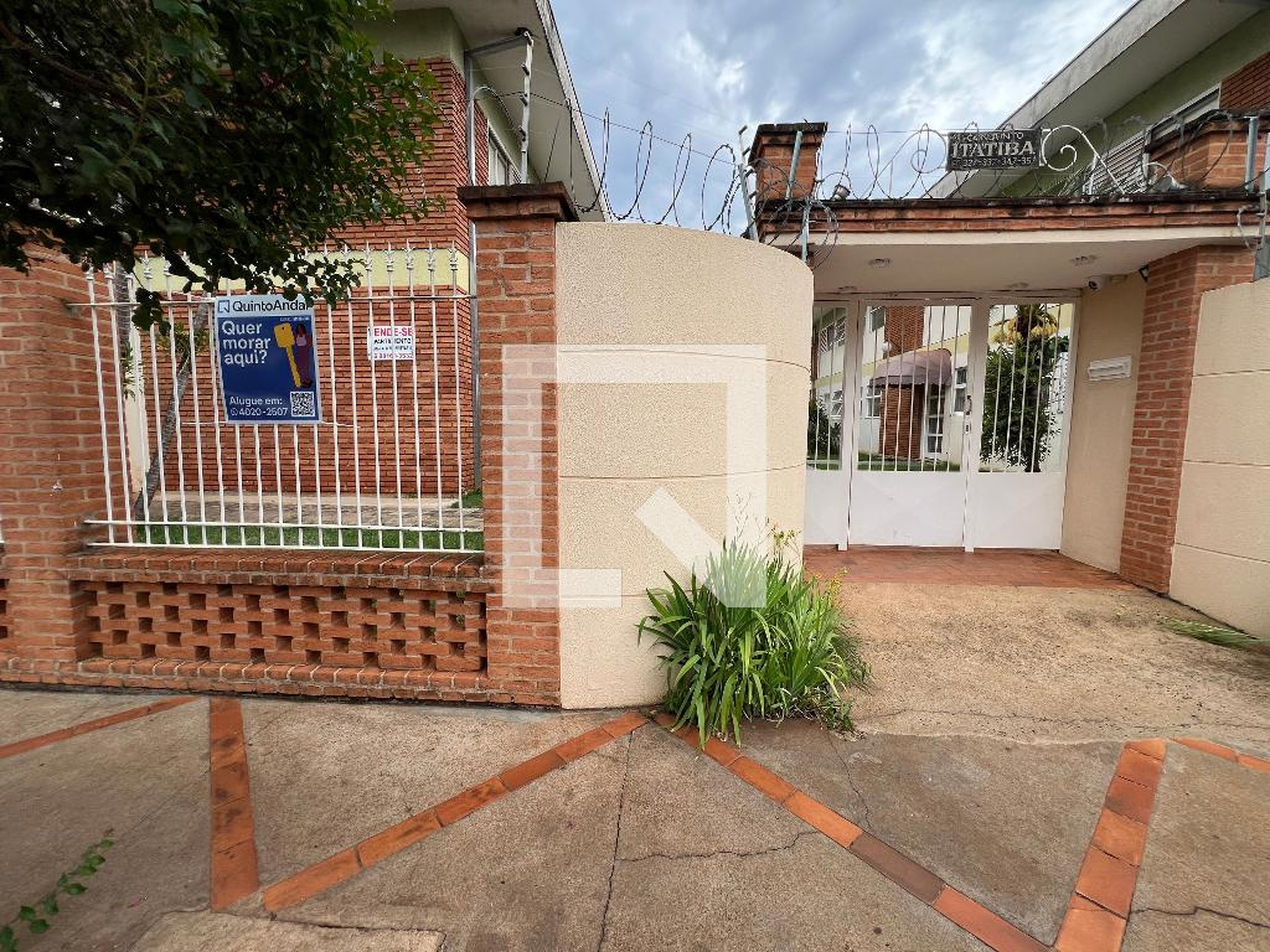 Fachada Condomínio em Rua Itatiba, 337