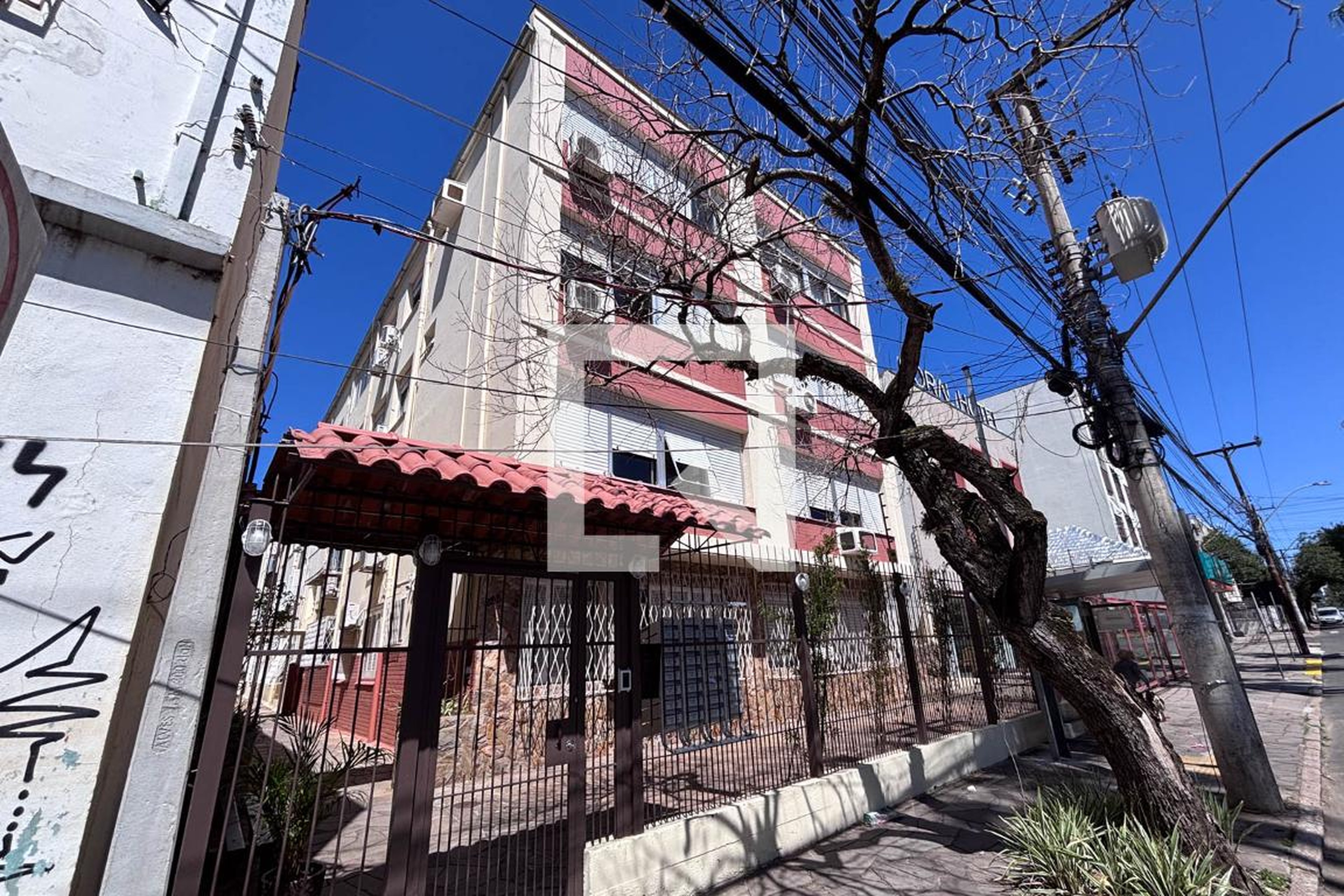 Fachada Condomínio em Avenida Getúlio Vargas, 298