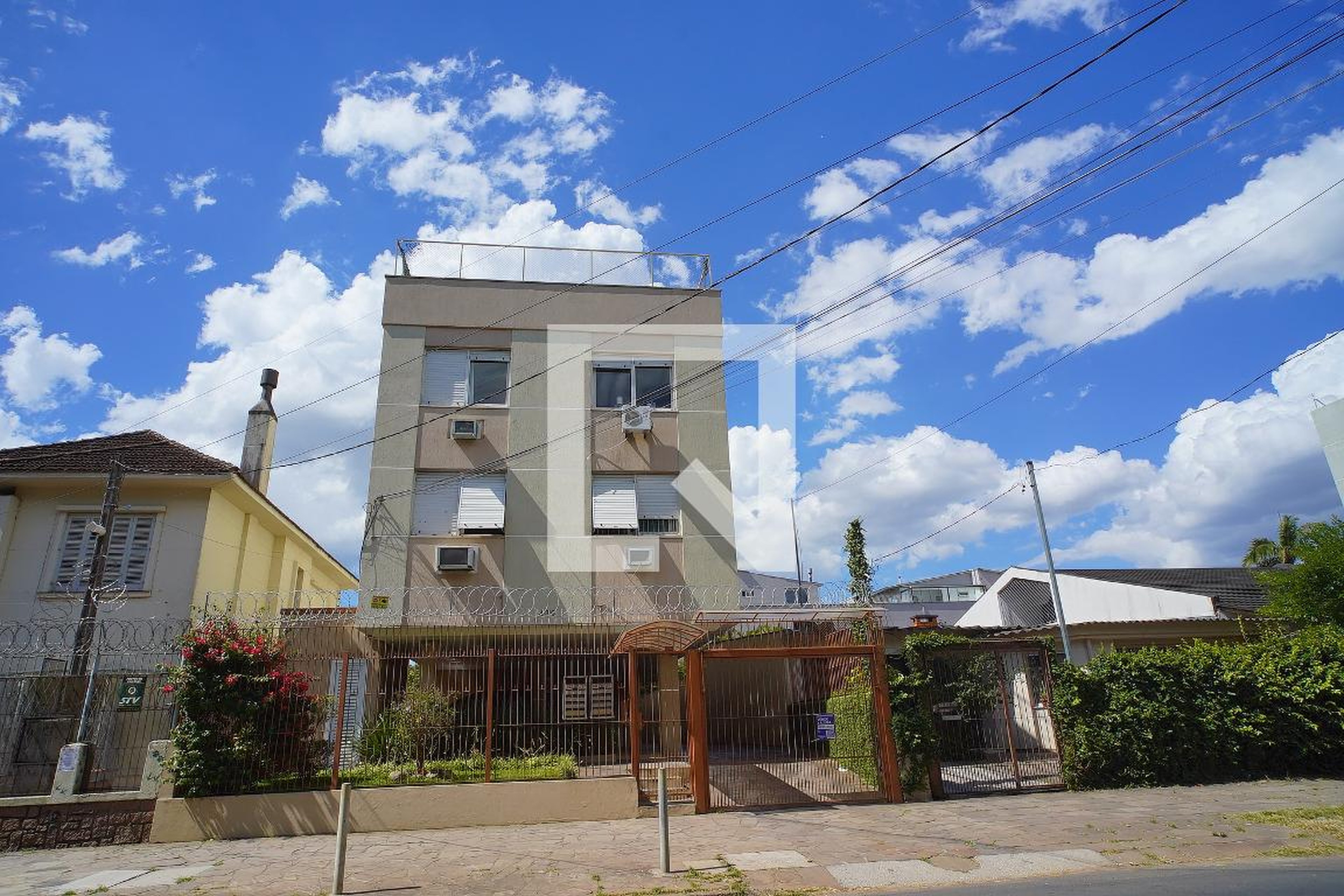 Fachada Condomínio Les Hales