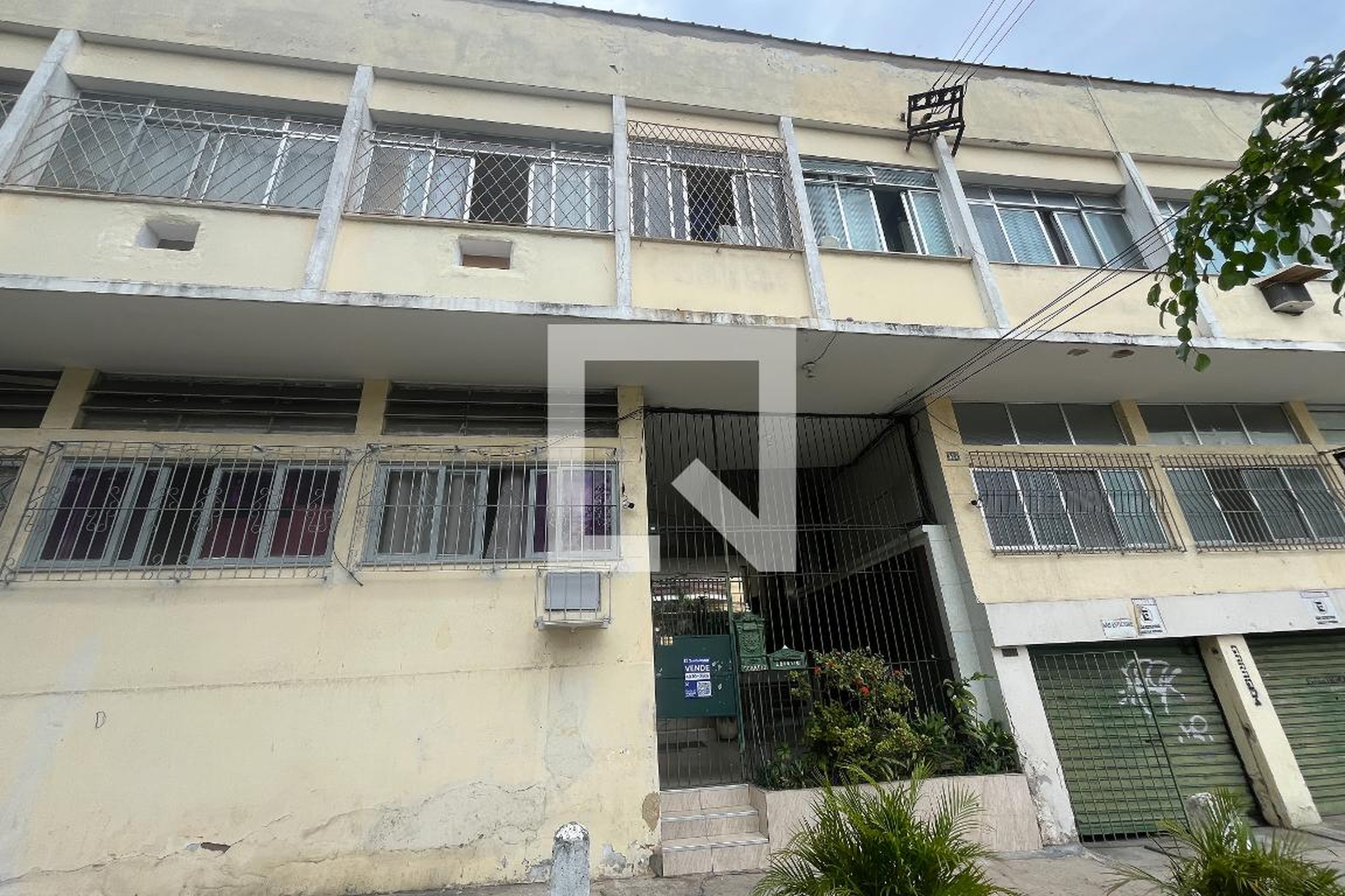 Fachada Condomínio em Estrada da Bica, 327