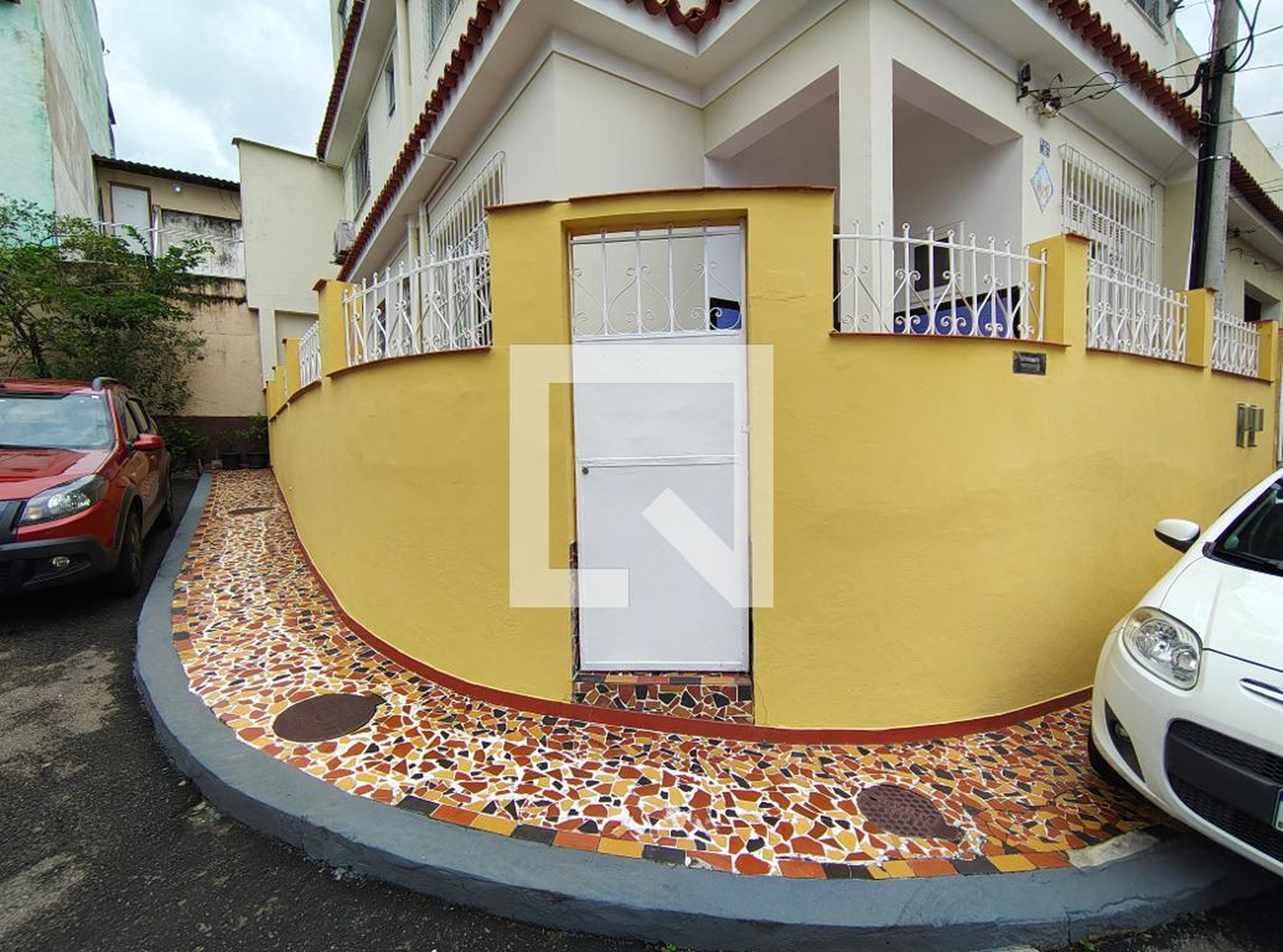 Fachada Condomínio em Estrada do Outeiro Santo, 119