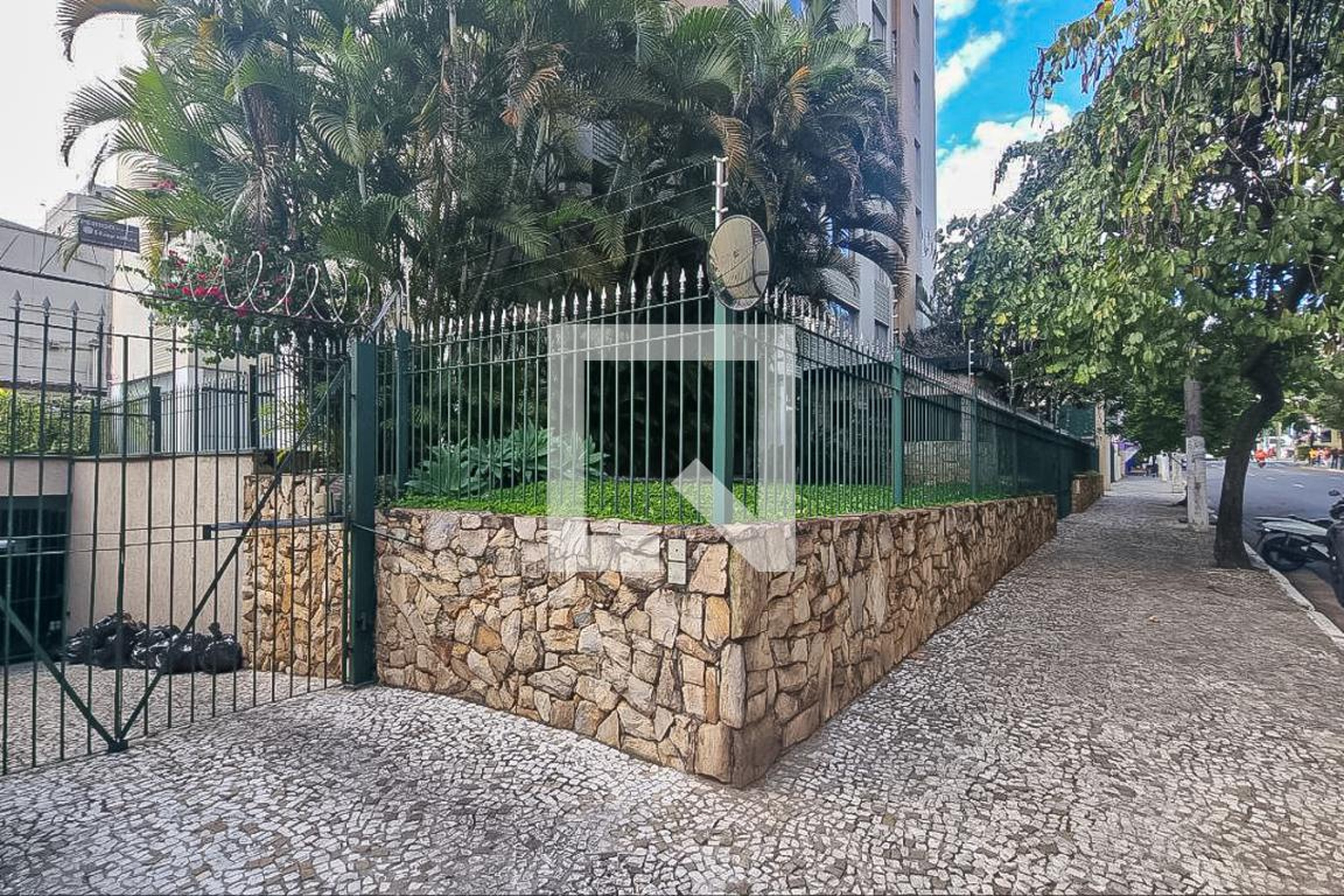 Fachada Condomínio em Alameda dos Nhambiquaras, 1302