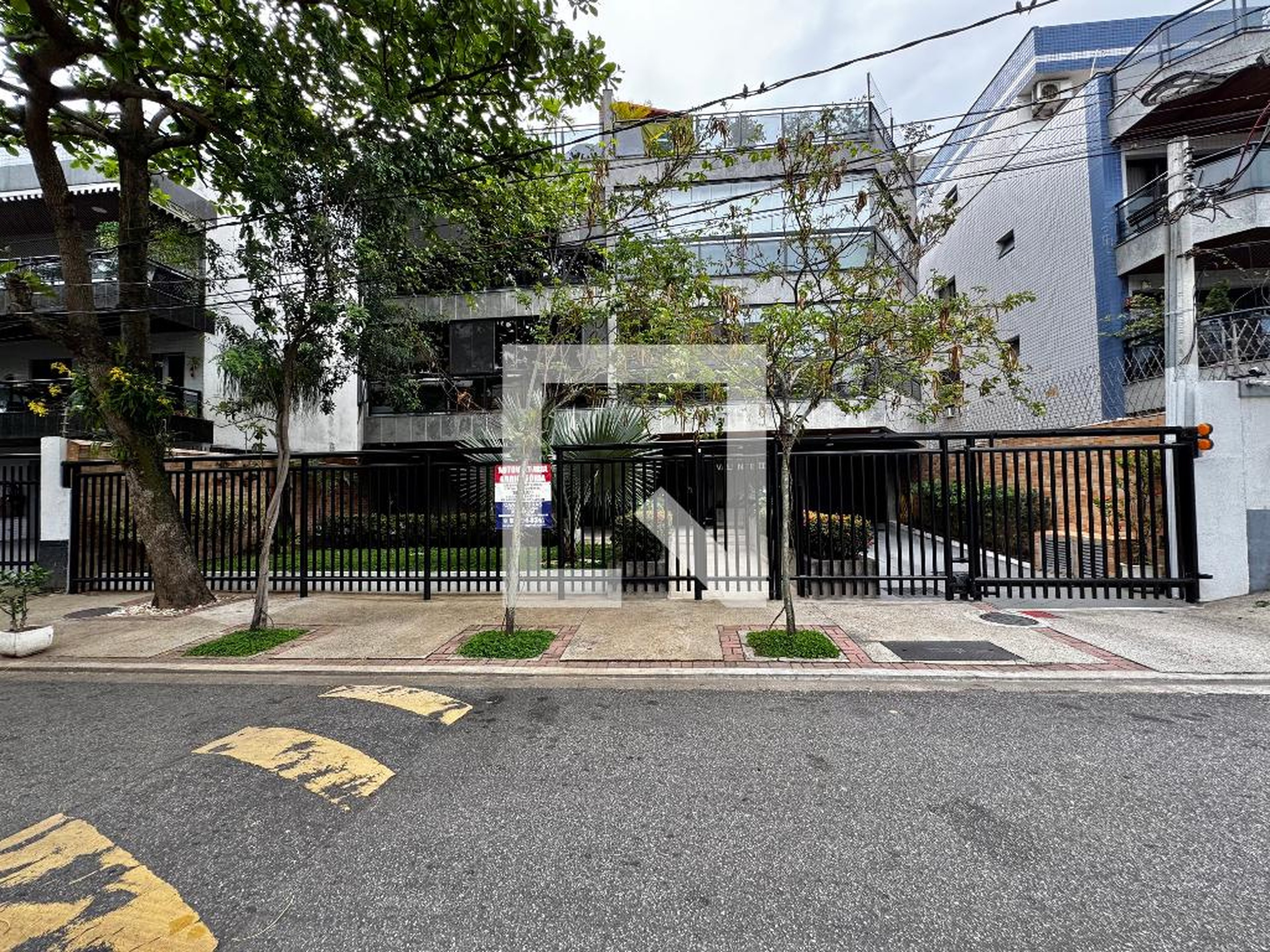 Fachada Condomínio em Rua Aires da Mata Machado Filho, 30