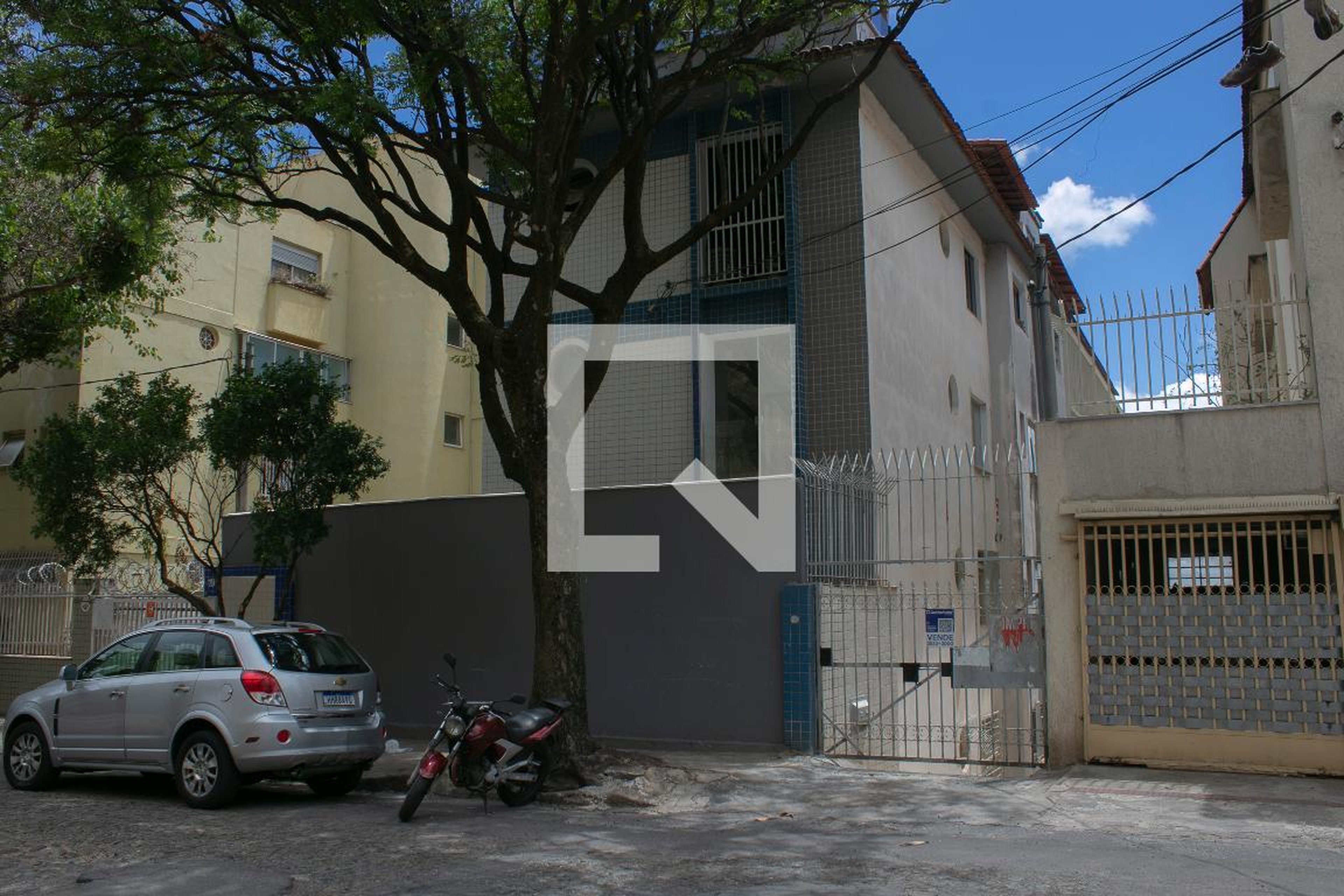 Fachada Condomínio em Rua Teodomiro Cruz, 79