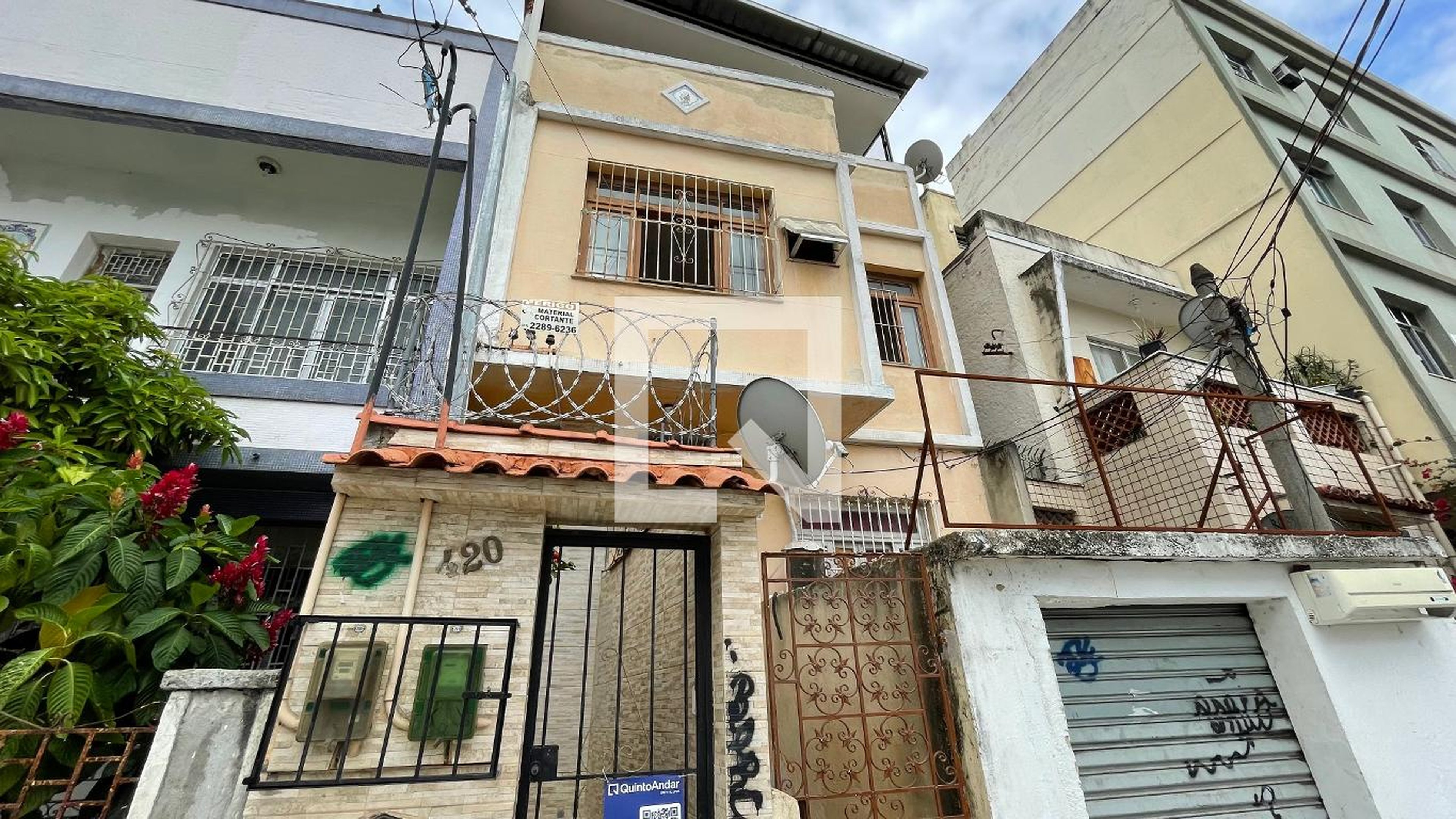 Fachada Condomínio em Rua Condessa Belmonte, 420