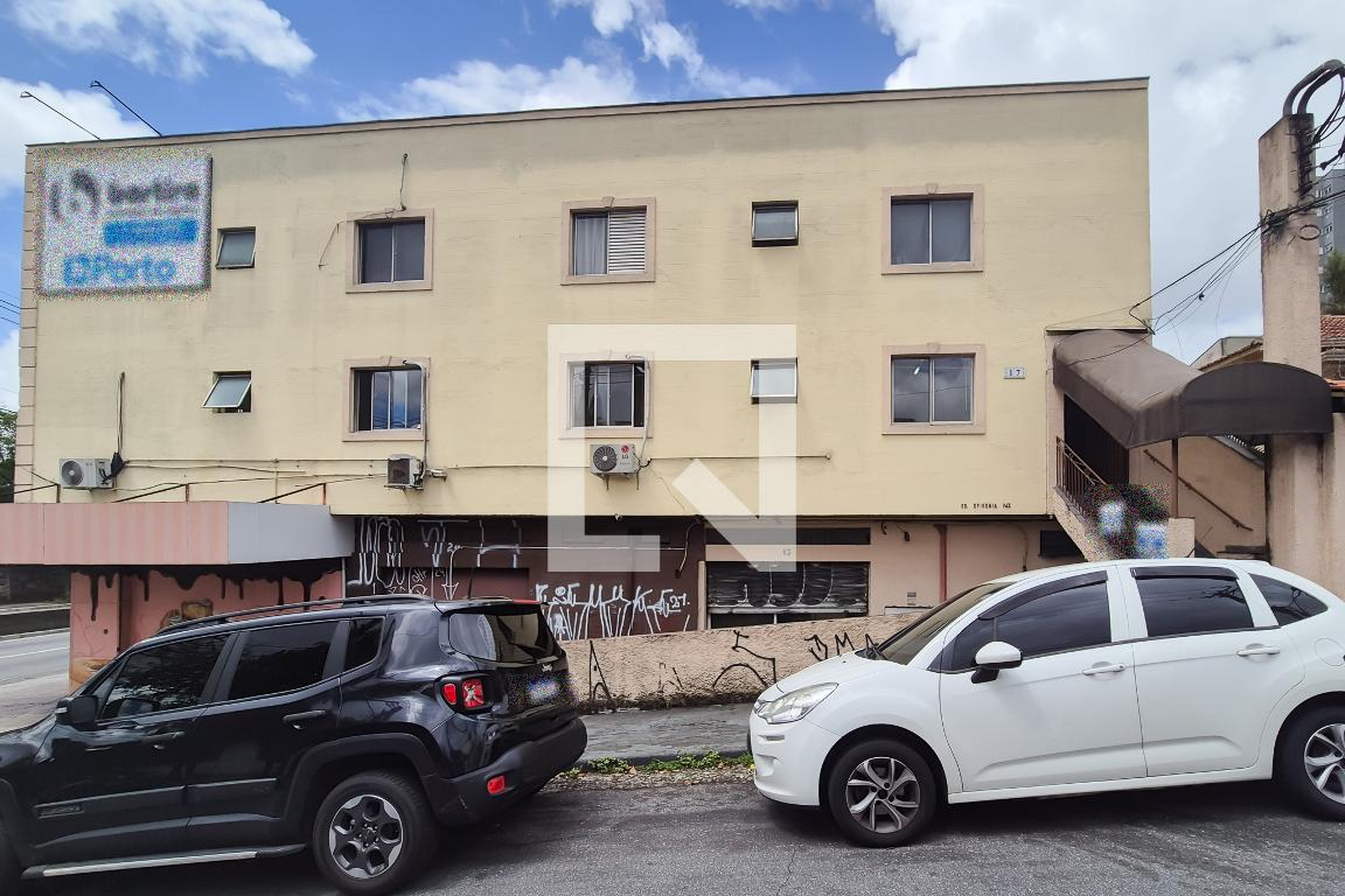 Fachada do Prédio Condomínio em Alameda das Oliveiras, 17