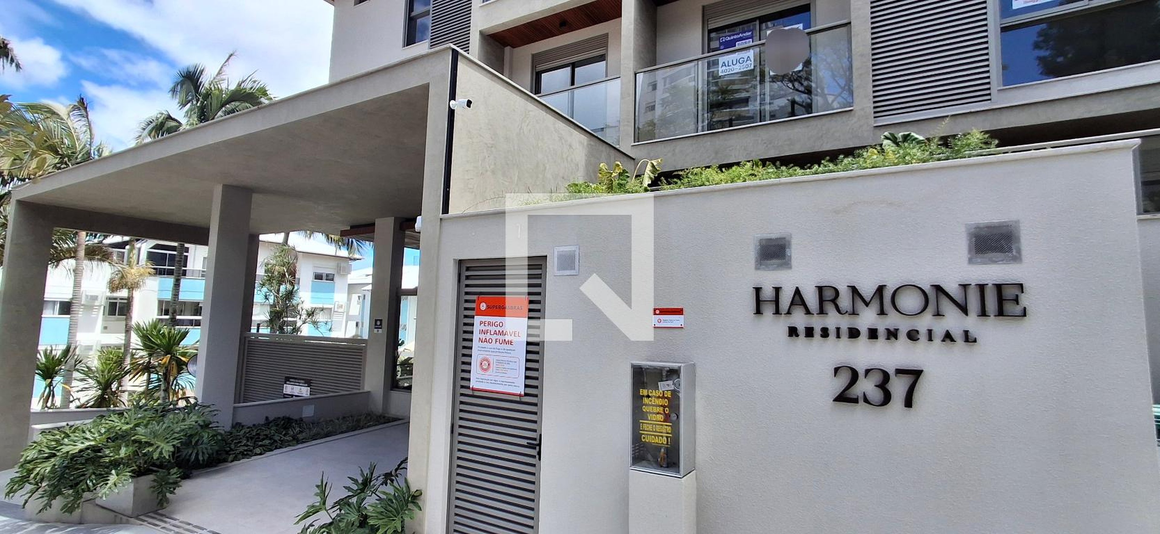 Fachada Condomínio em Rua Júlio Viêira, 237