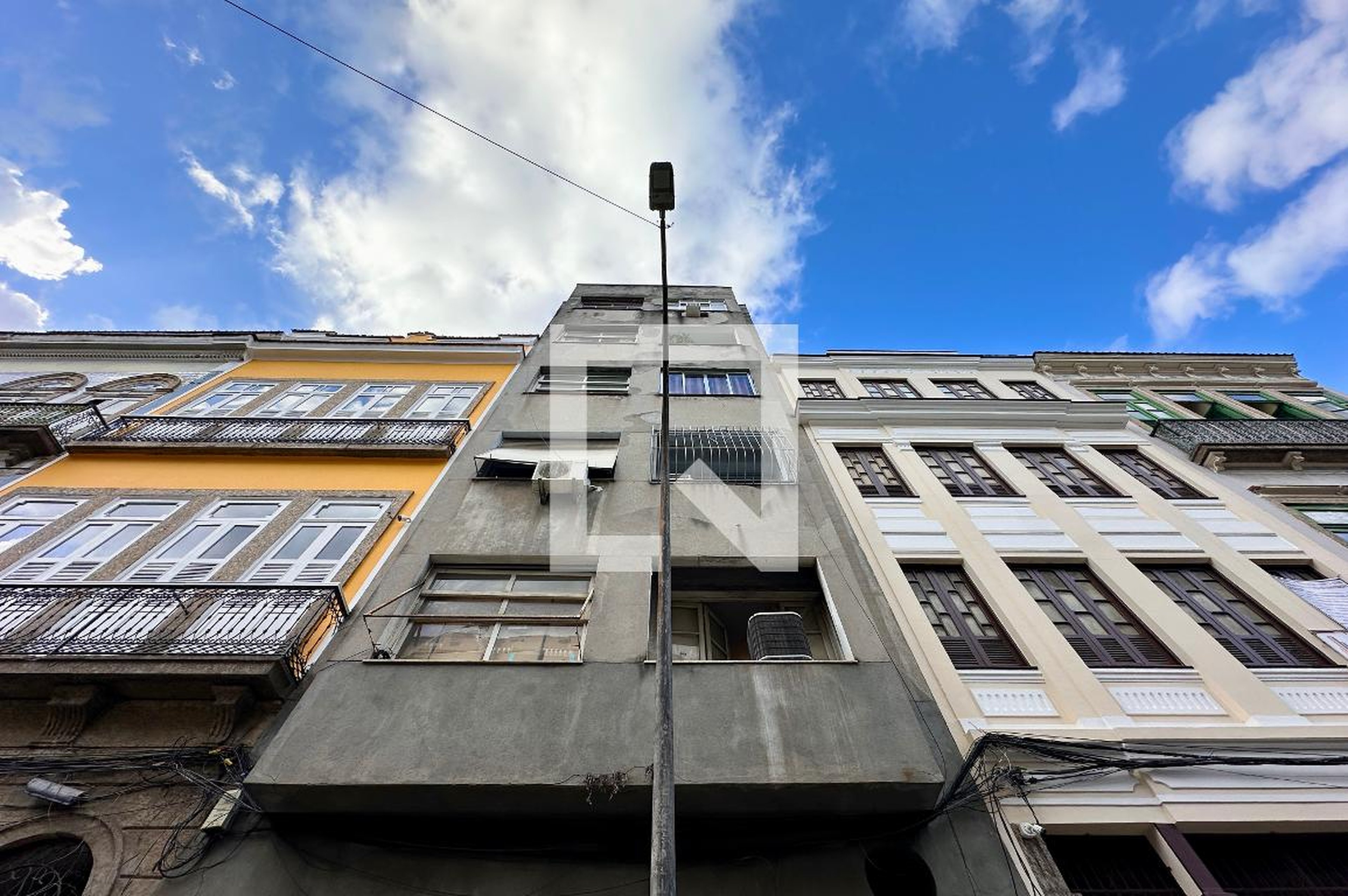 Fachada Condomínio em Rua da Constituição, 8