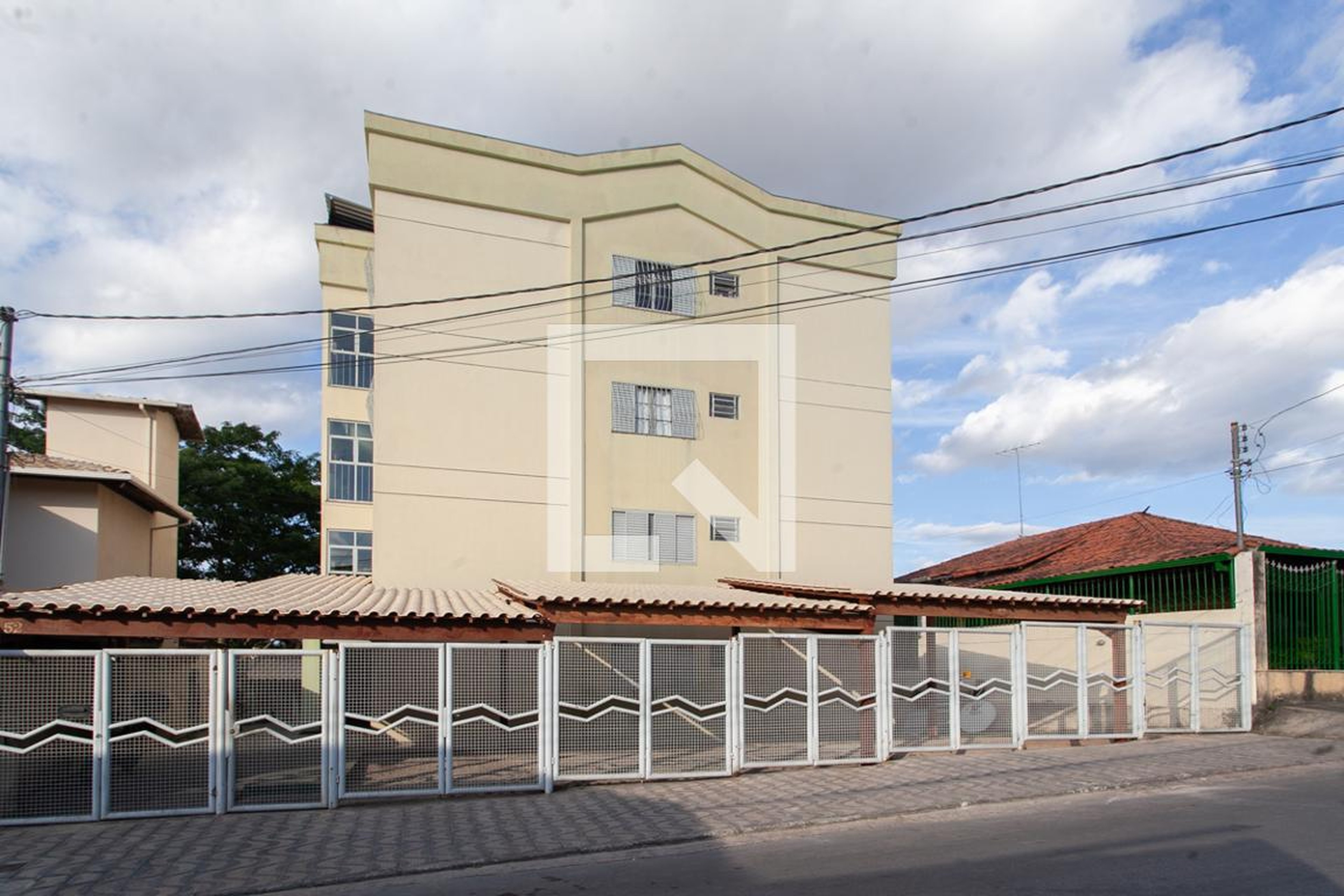 Fachada Condomínio em Rua Professor Aimoré Dutra, 52