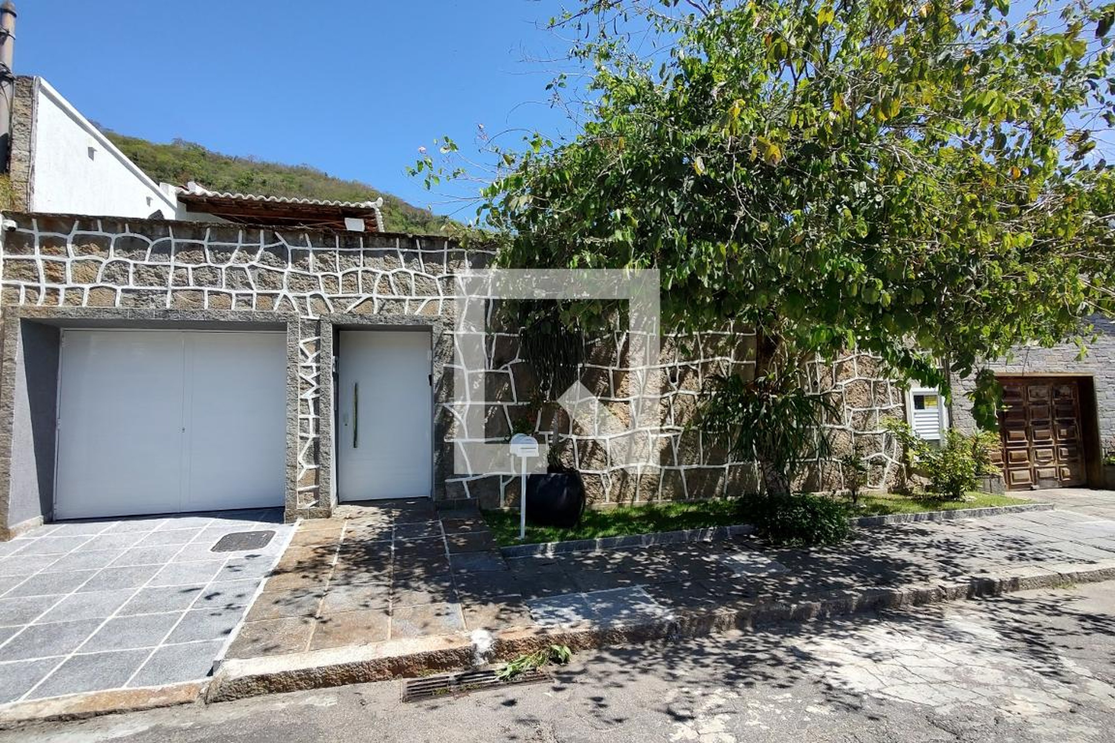 Fachada Condomínio em Rua Fritz Feigl, 670