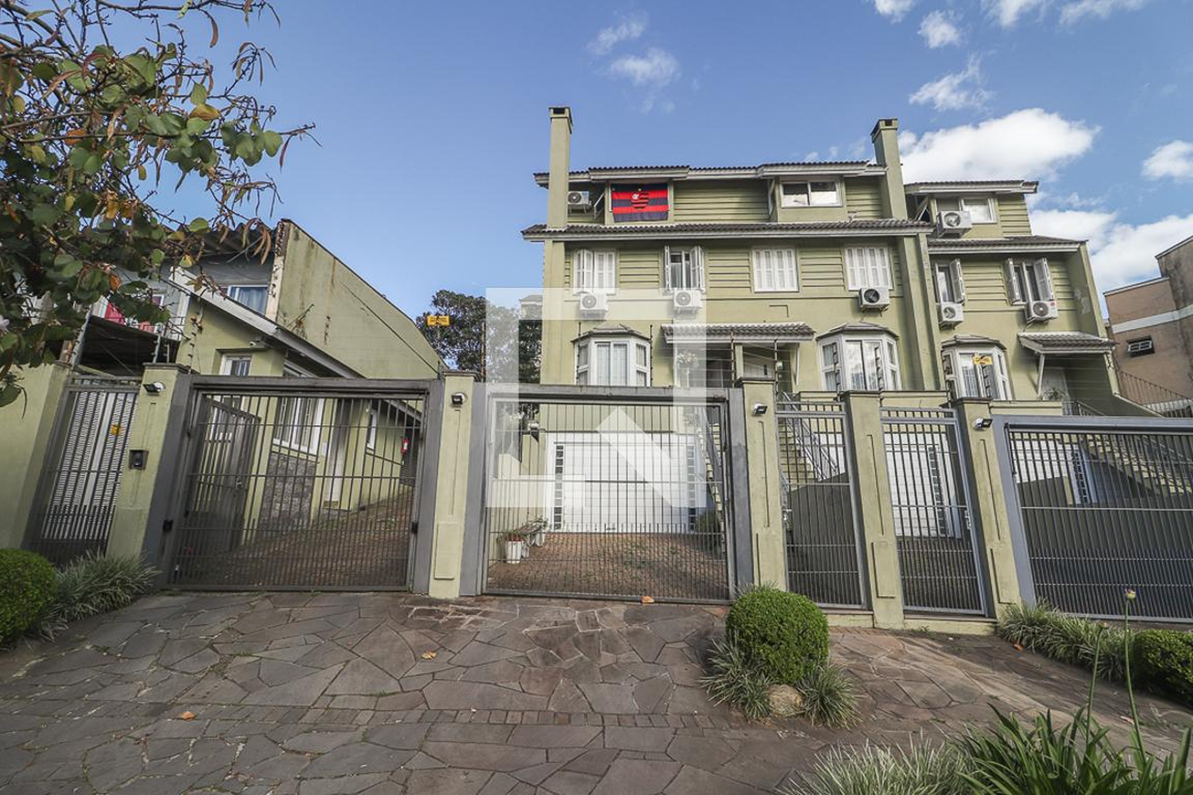 Fachada Condomínio em Rua Conde da Figueira, 459