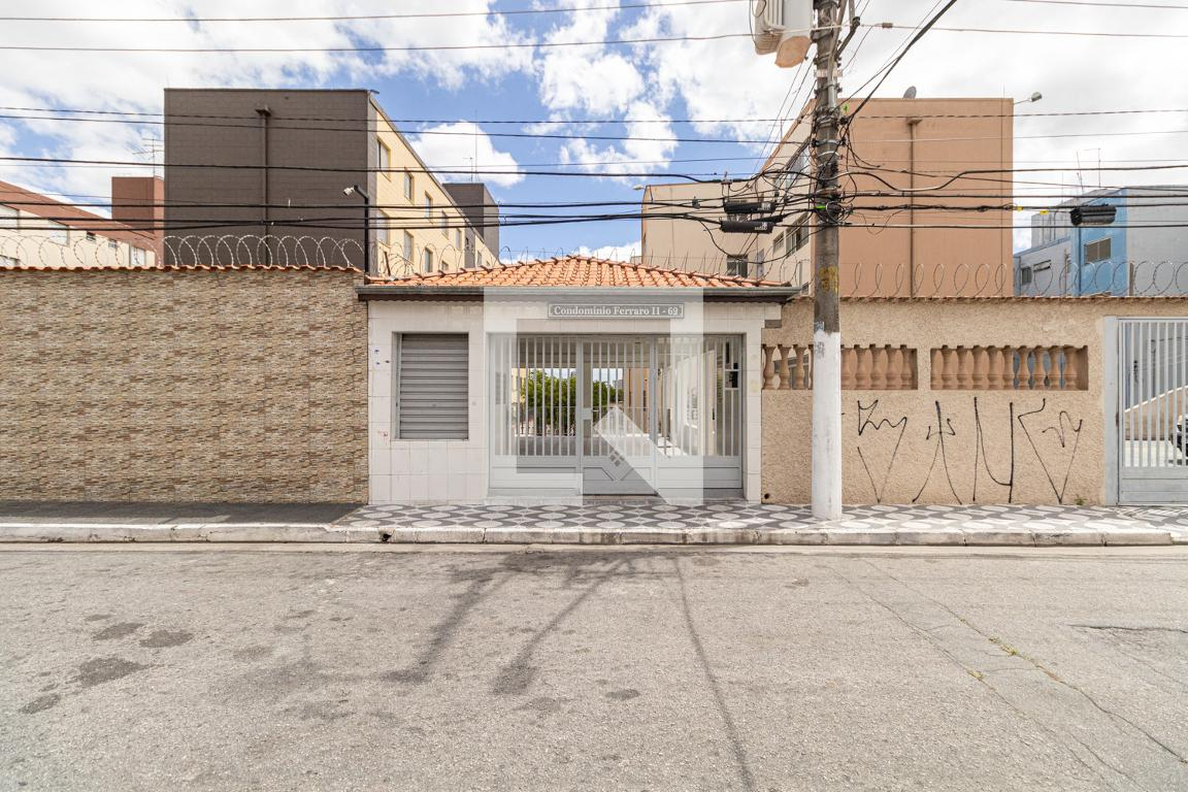 Fachada Condomínio em Rua Padre Antônio Soler, 69
