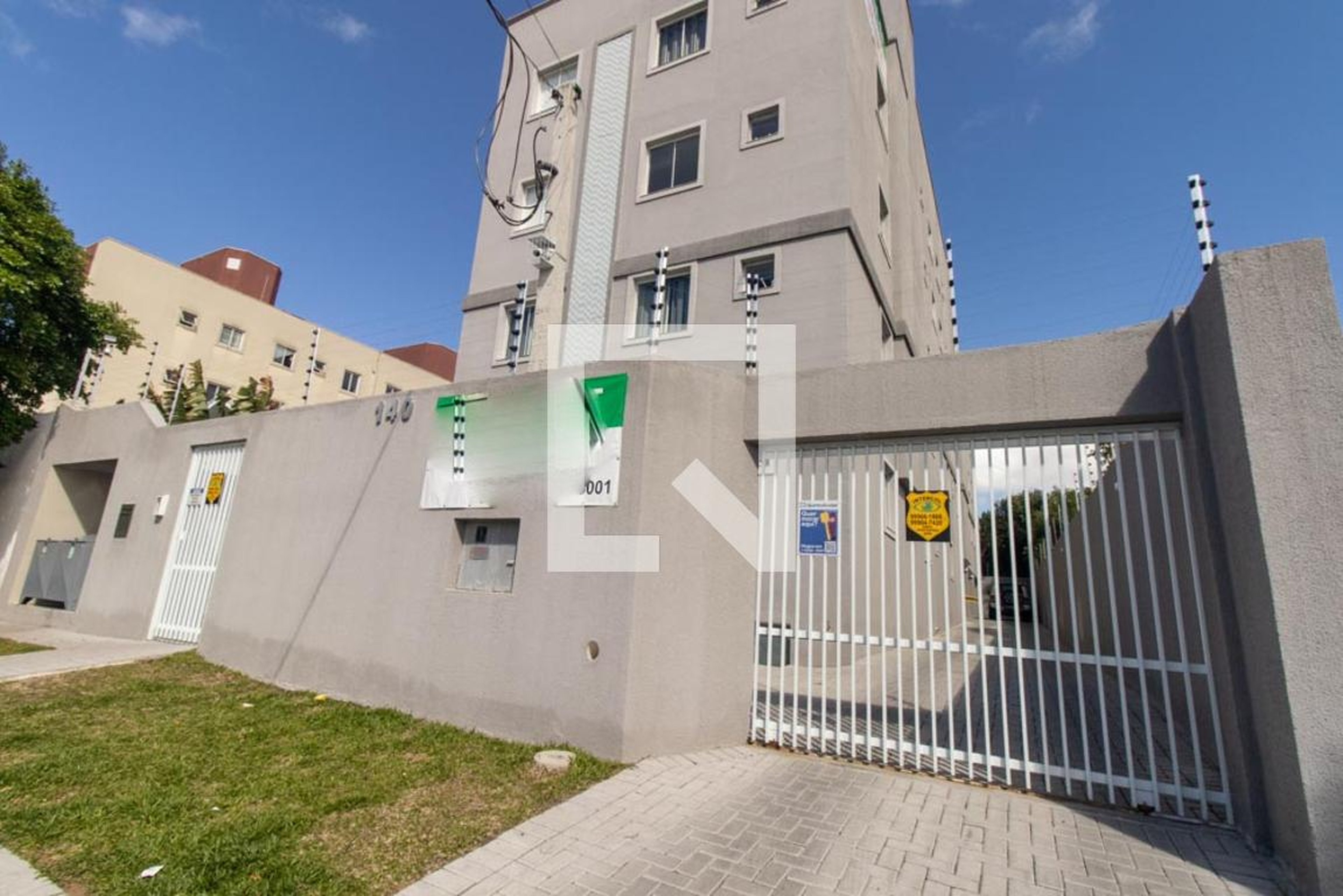 Fachada Condomínio em Rua Professor Léo Kessler, 140