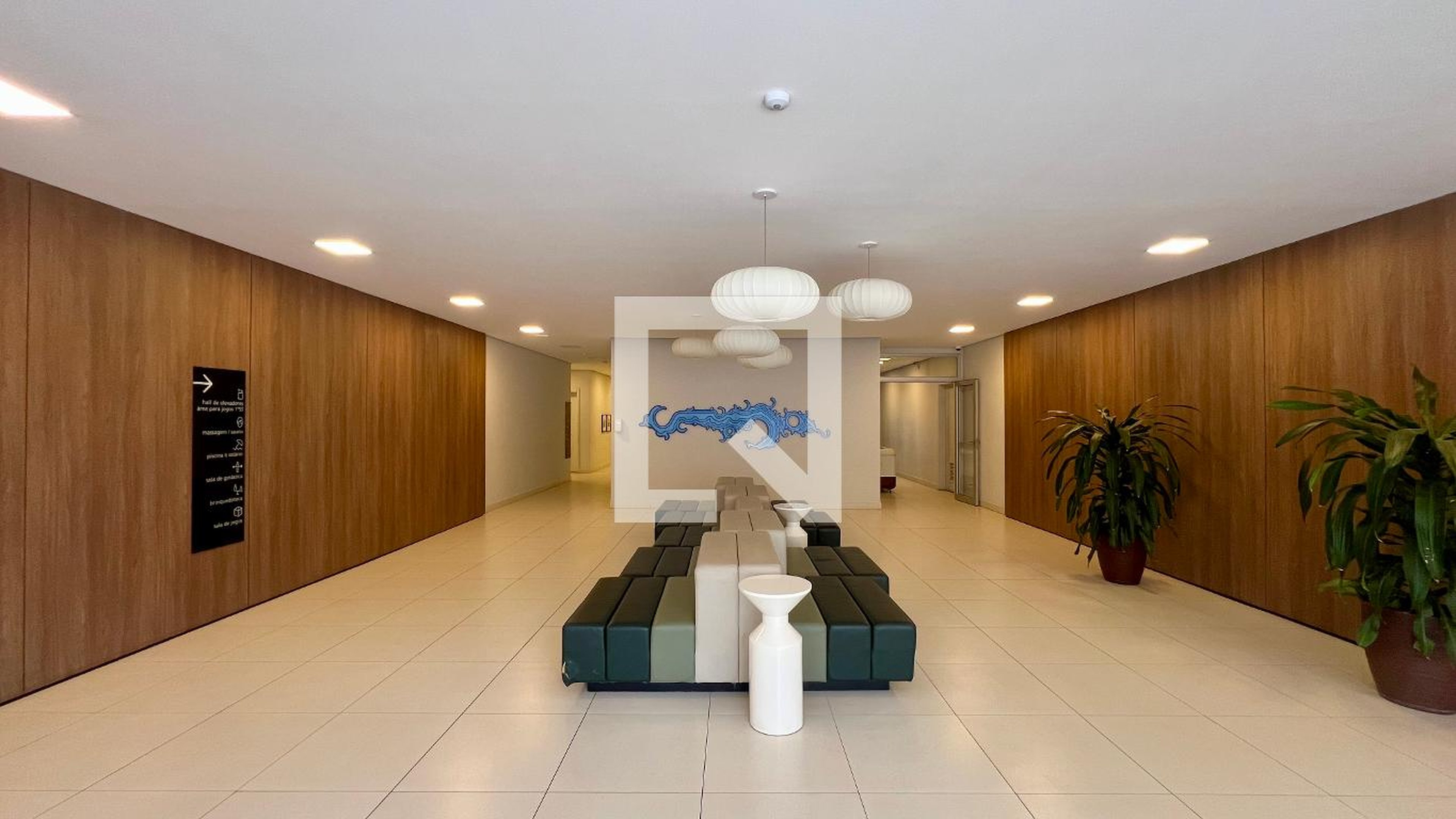 Hall de entrada Condomínio em Rua Horácio Lane, 95