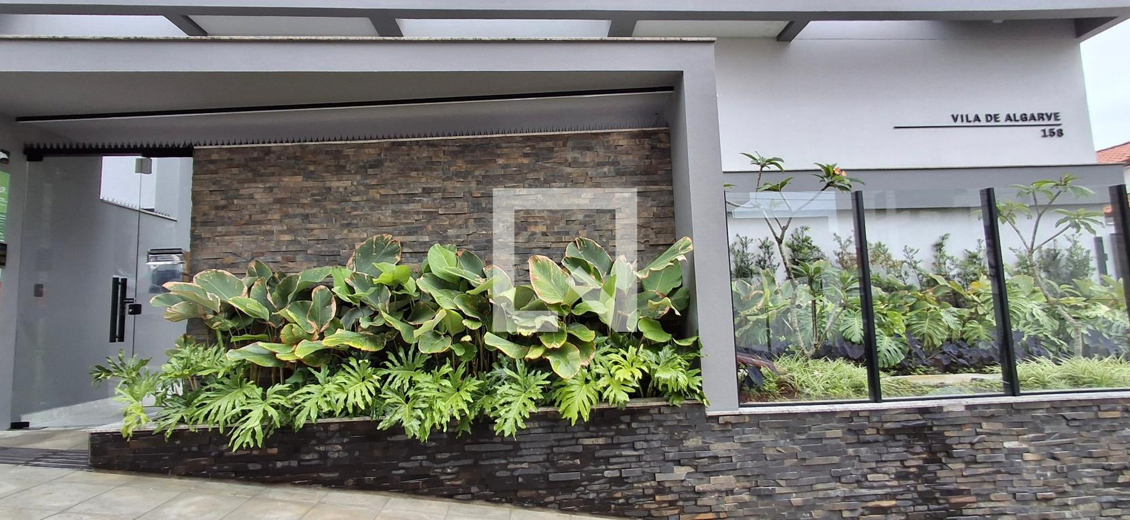 Fachada Condomínio em Rua Ângelo La Porta, 158