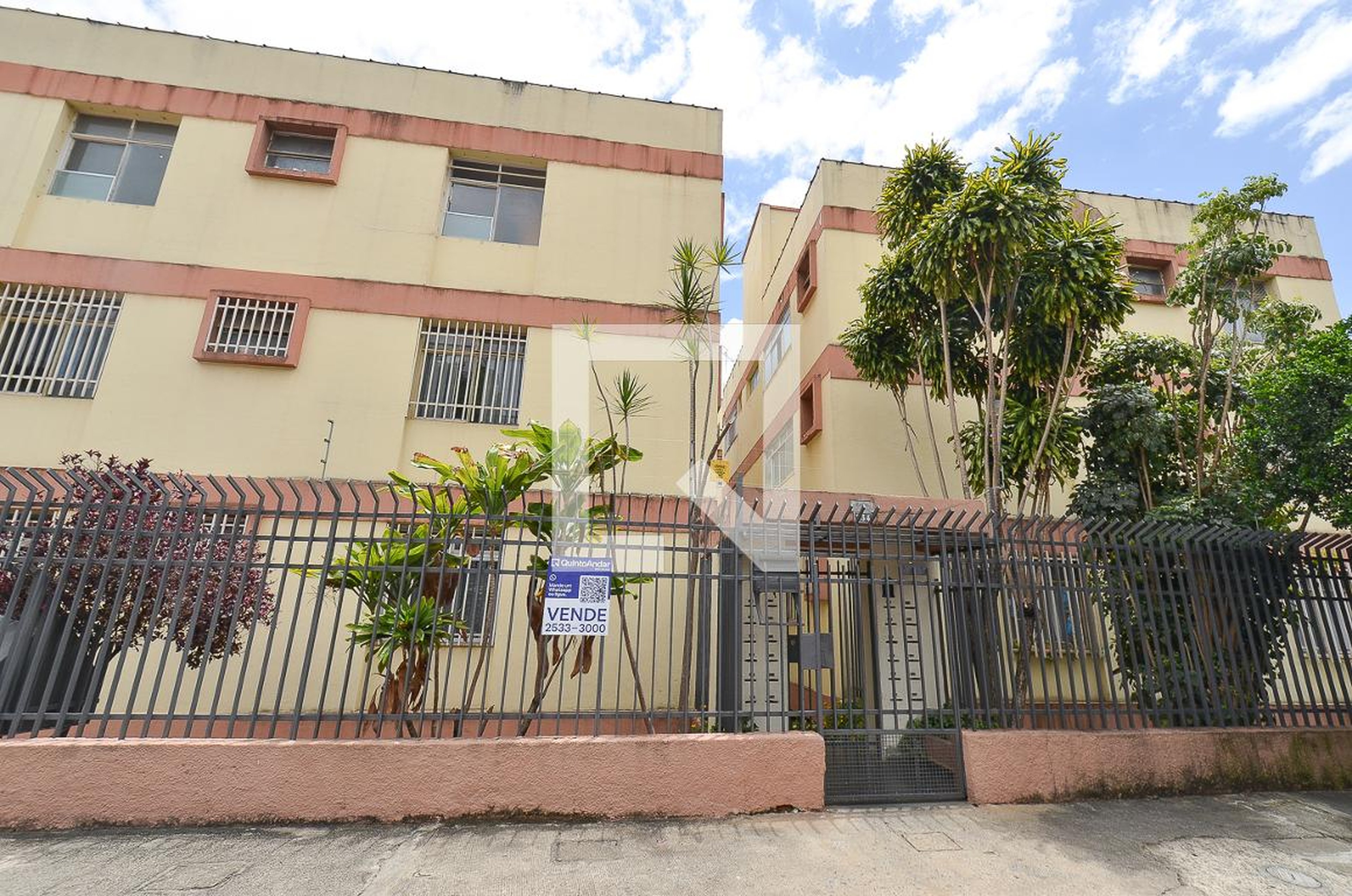 fACHADA Condomínio em Rua Volta Grande, 234