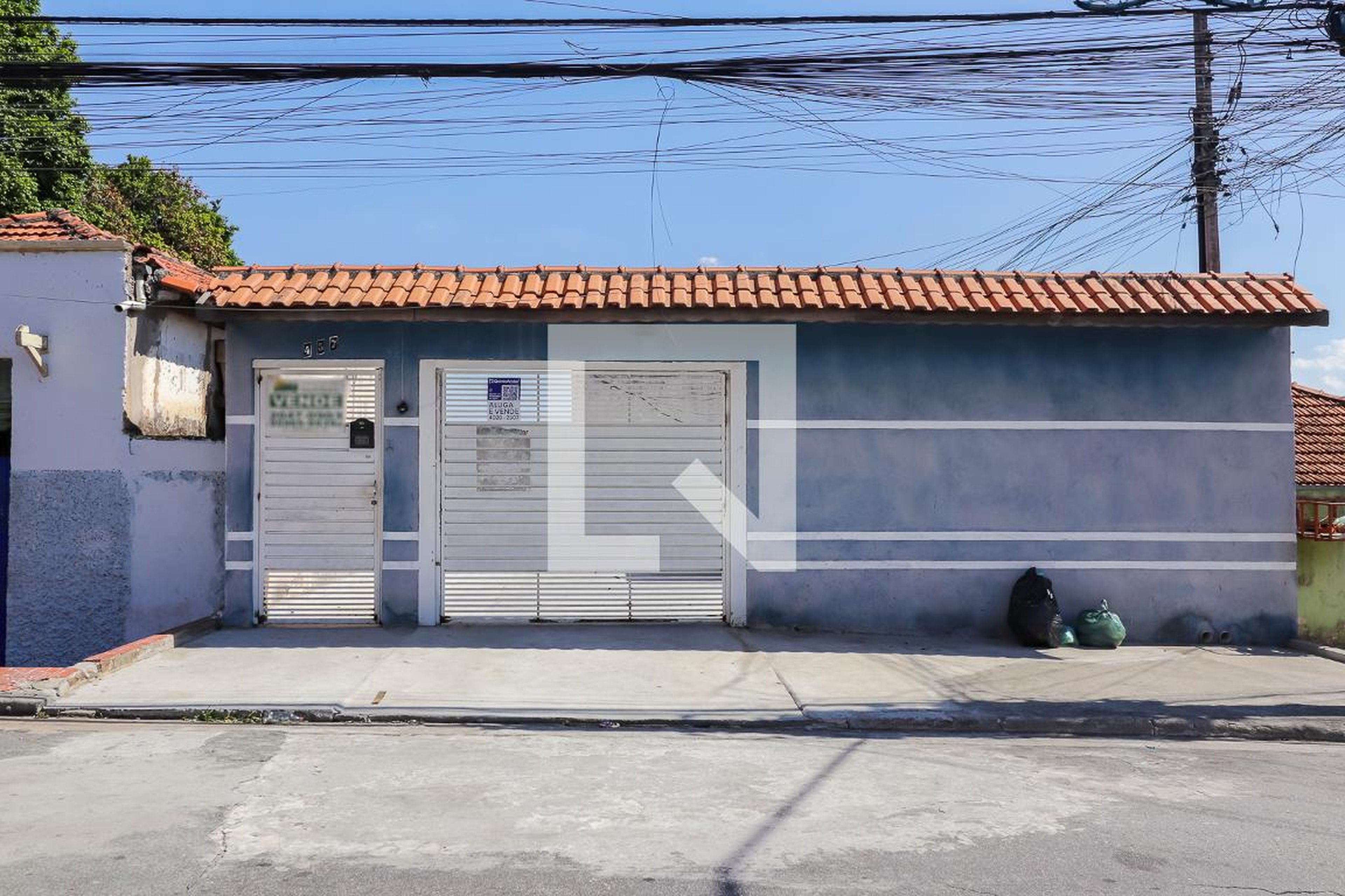 Fachada Condomínio em Rua Paulo Frontim, 457