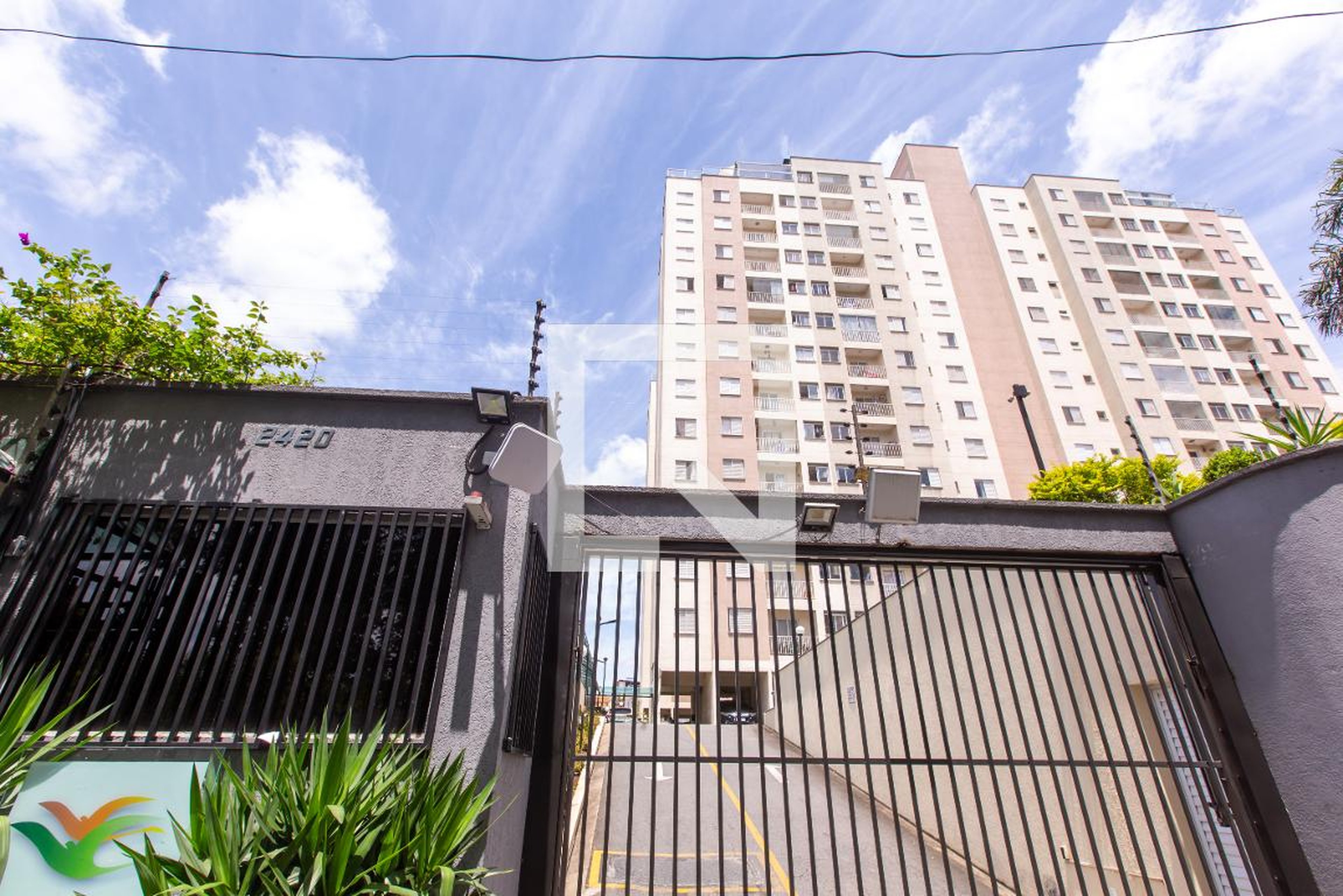 Fachada do Condomínio Condomínio Morada dos Passáros