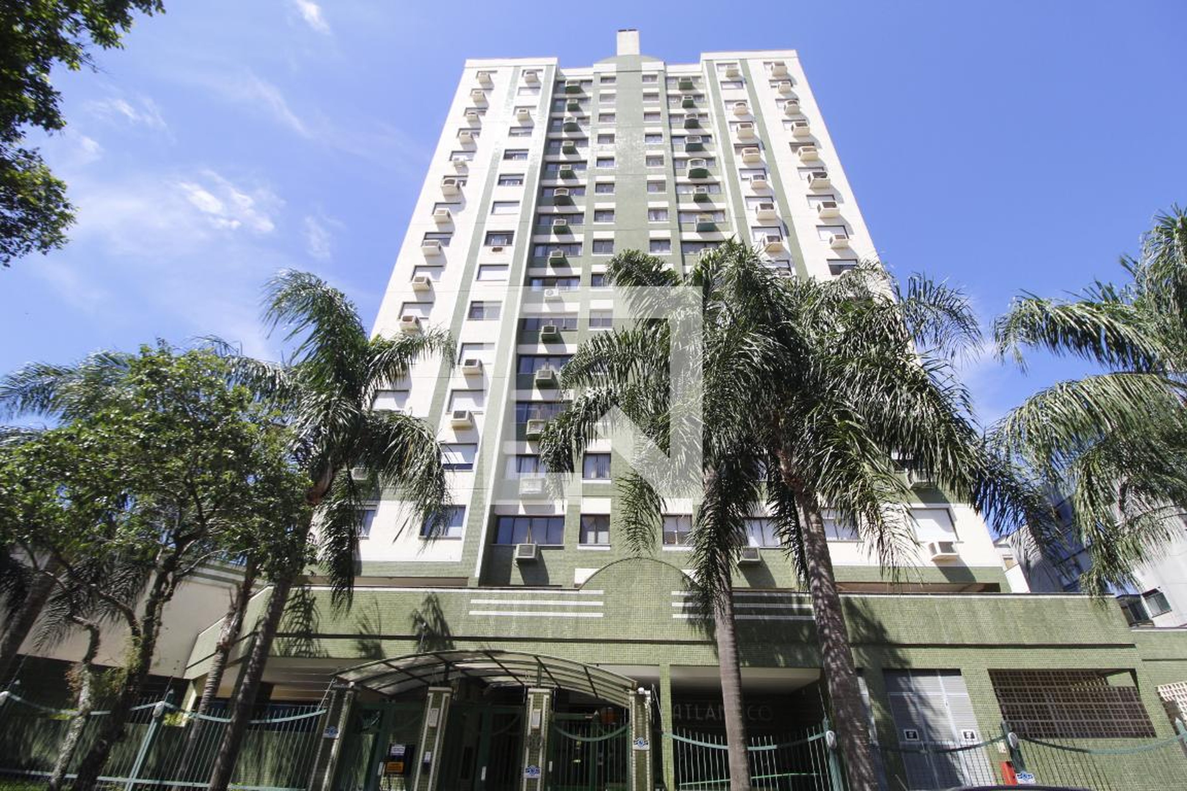 Fachada Condomínio em Rua Doutor Alcídes Cruz, 80