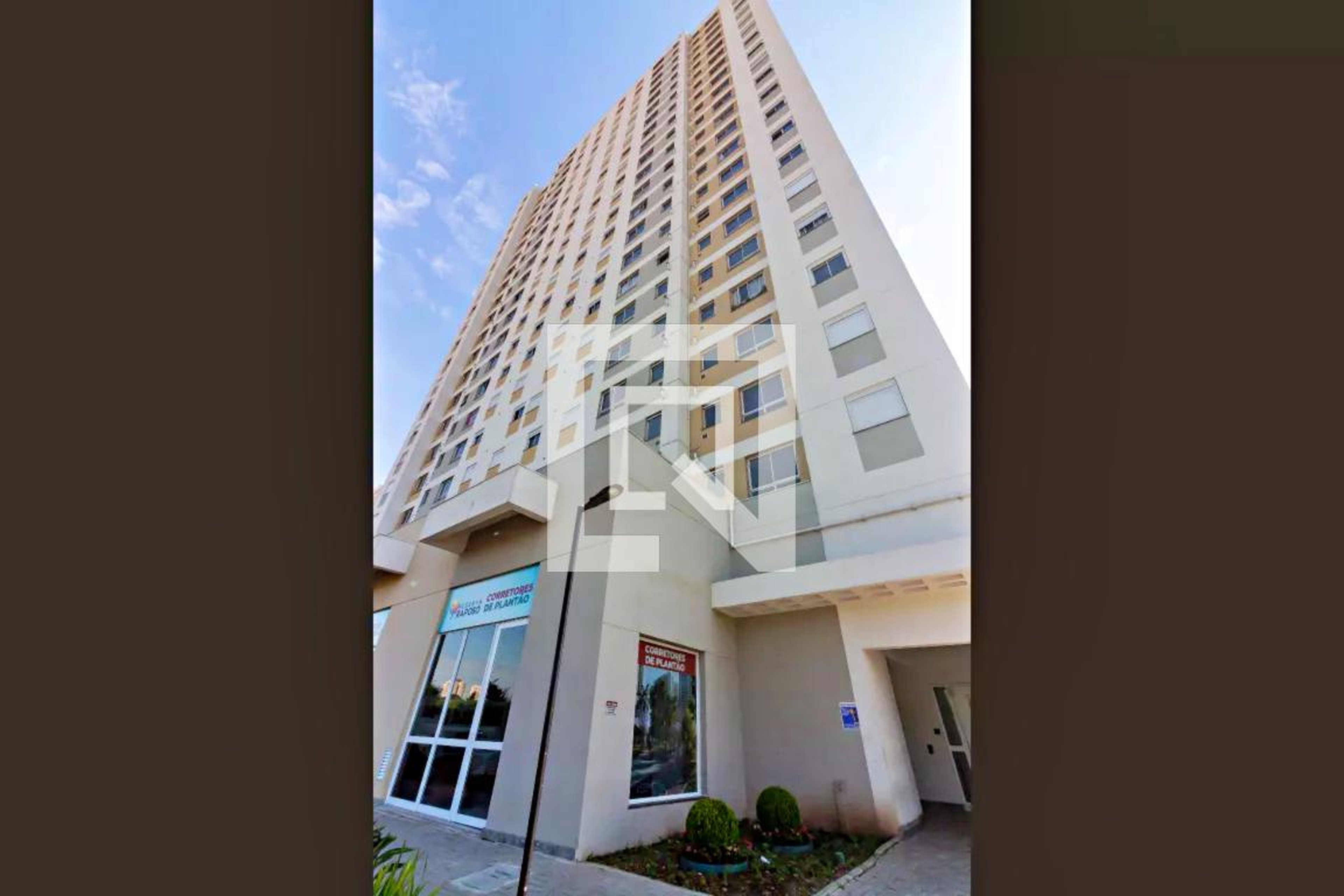 Fachada Condomínio em Rua Manolo Florentino, 997