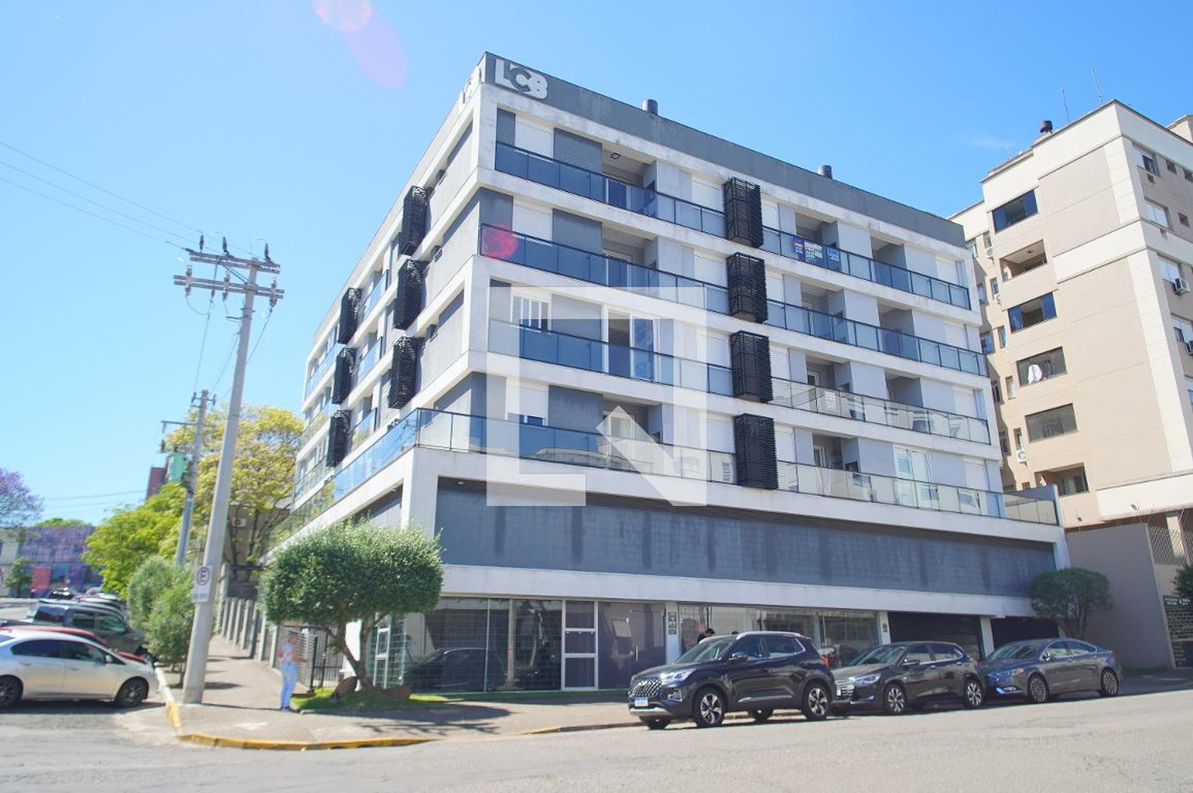 Fachada Condomínio em Rua Félix da Cunha, 70