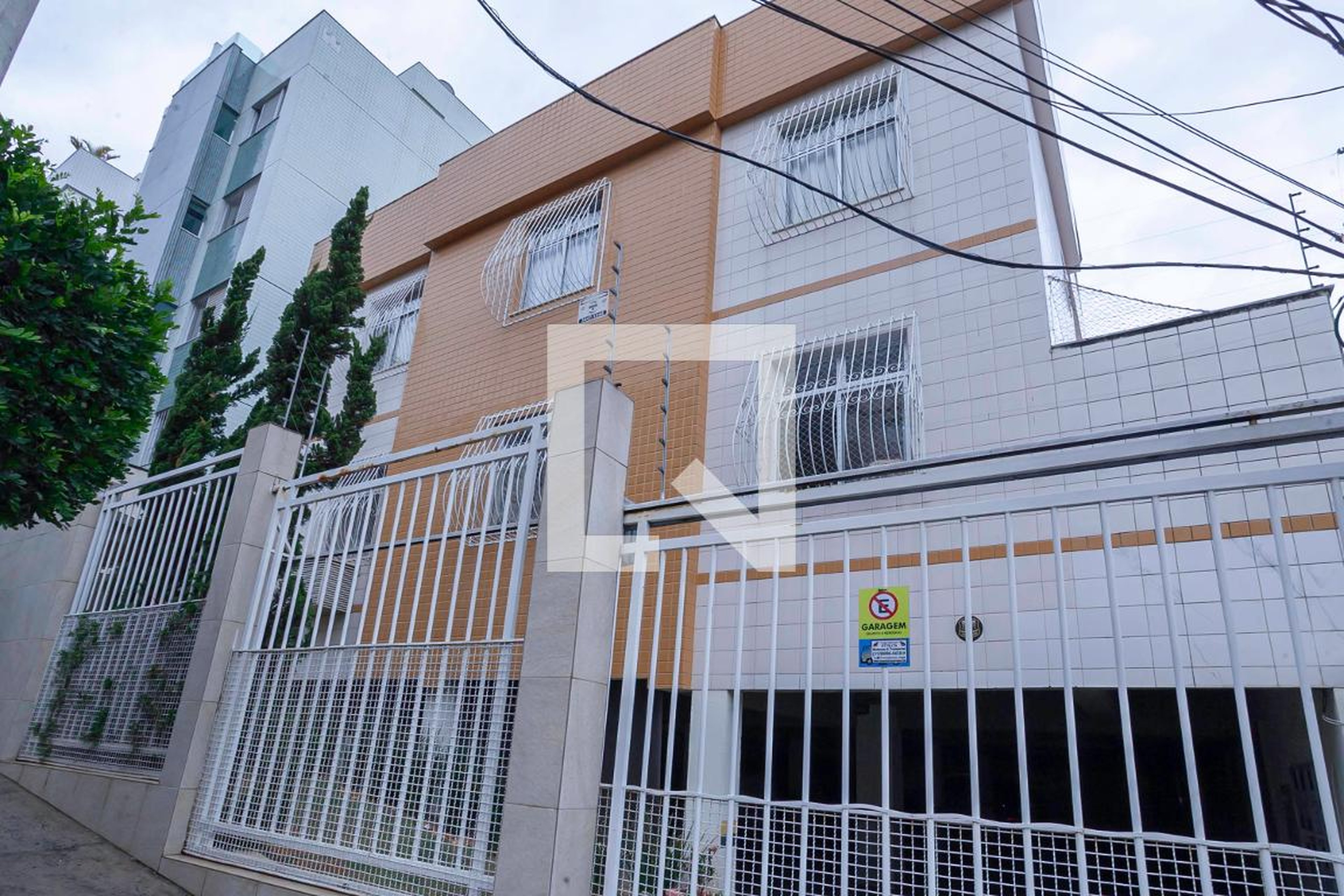 Fachada Condomínio em Rua Castelo de Alcobaça, 297