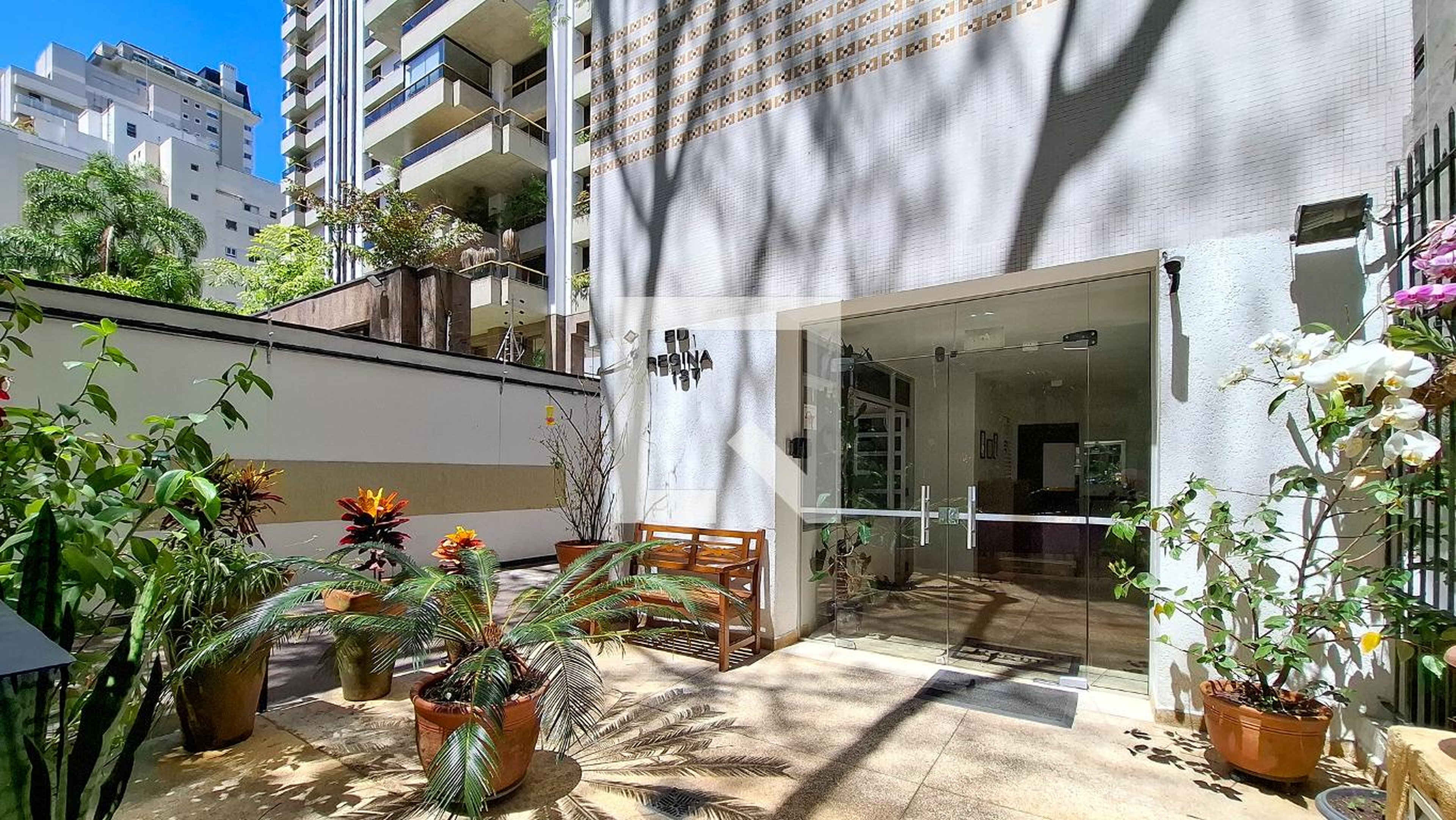 Entrada do Prédio - Edifício Regina