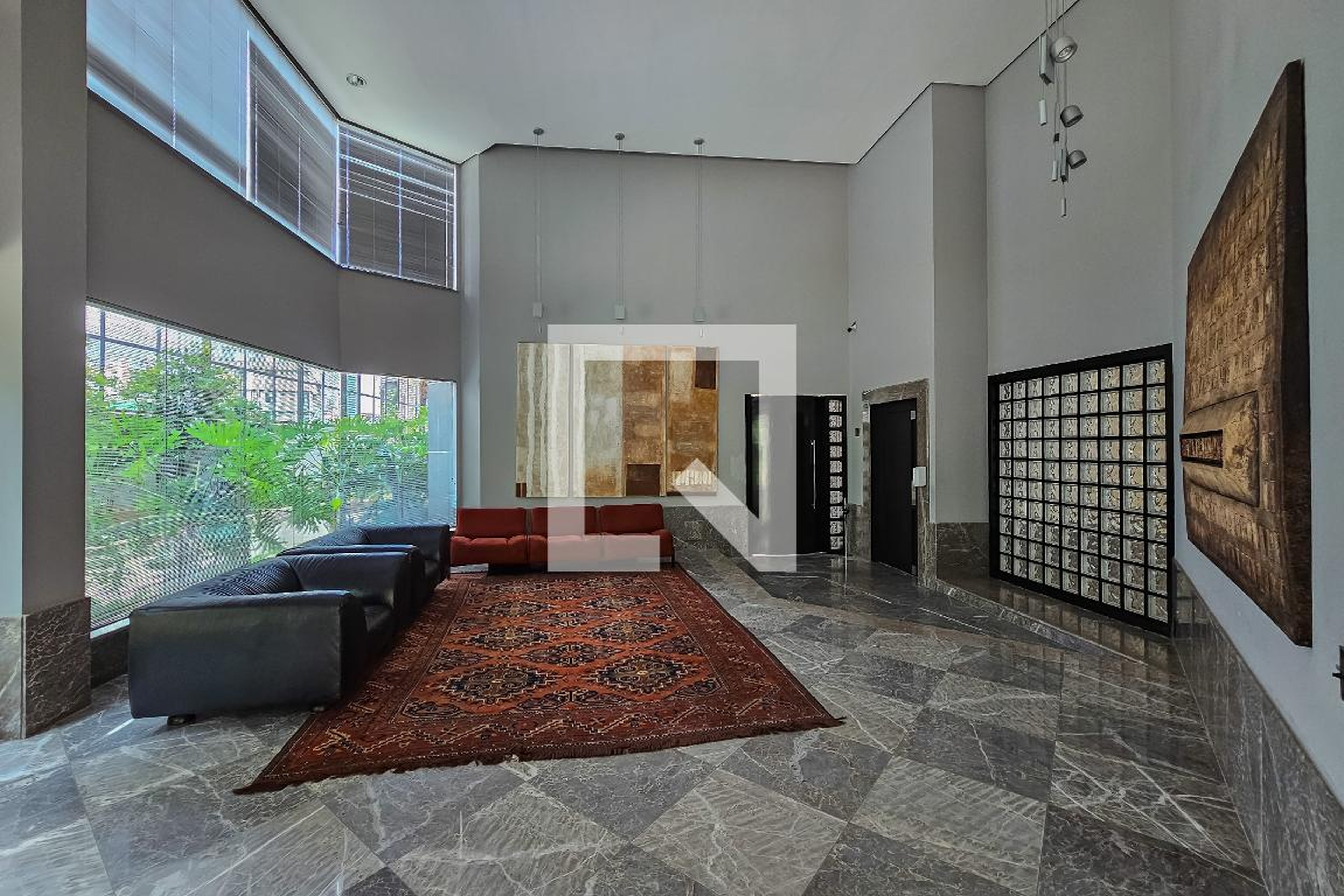 Hall social Condomínio em Rua Serranos, 88