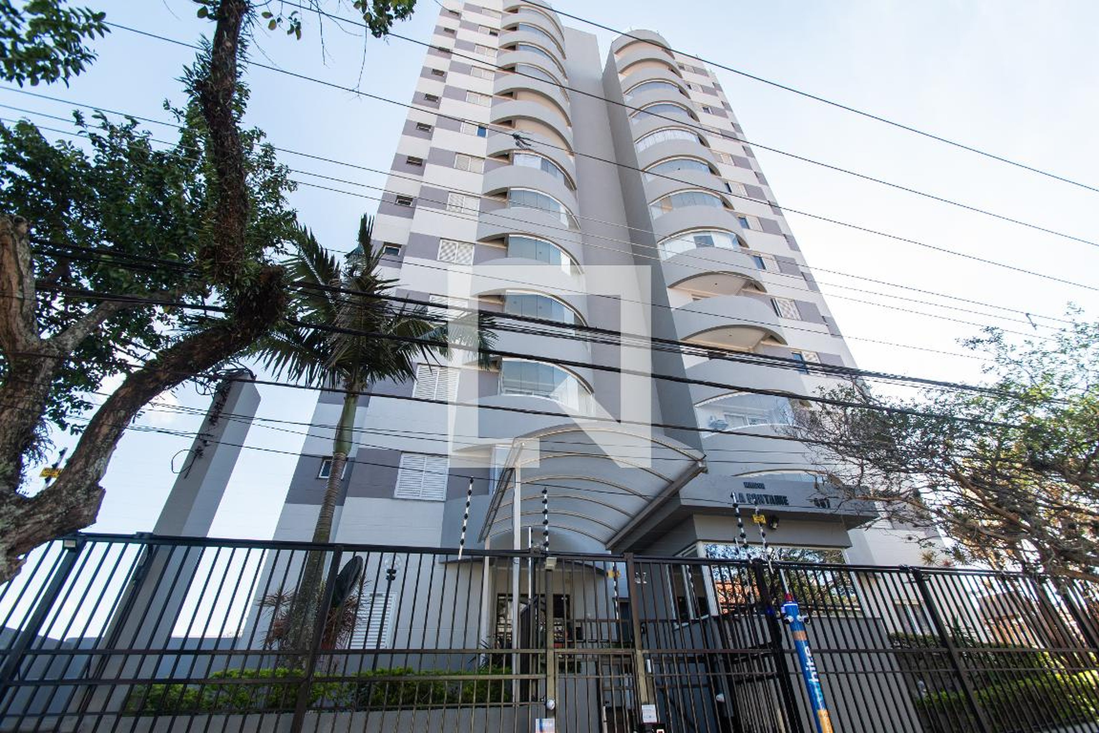 Fachada Condomínio Maison La Fontaine