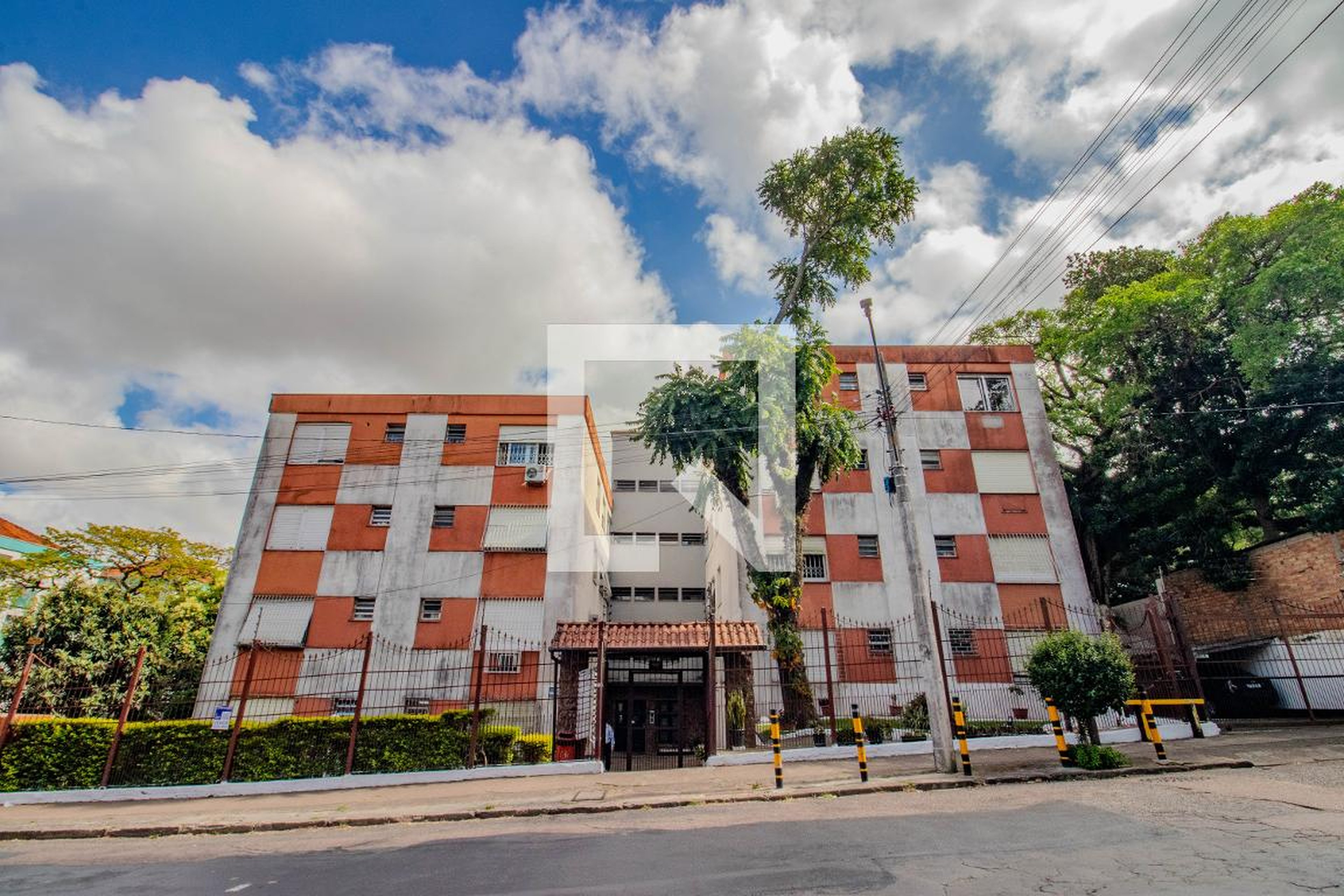 Fachada Condomínio em Rua Carlos Estevão, 17