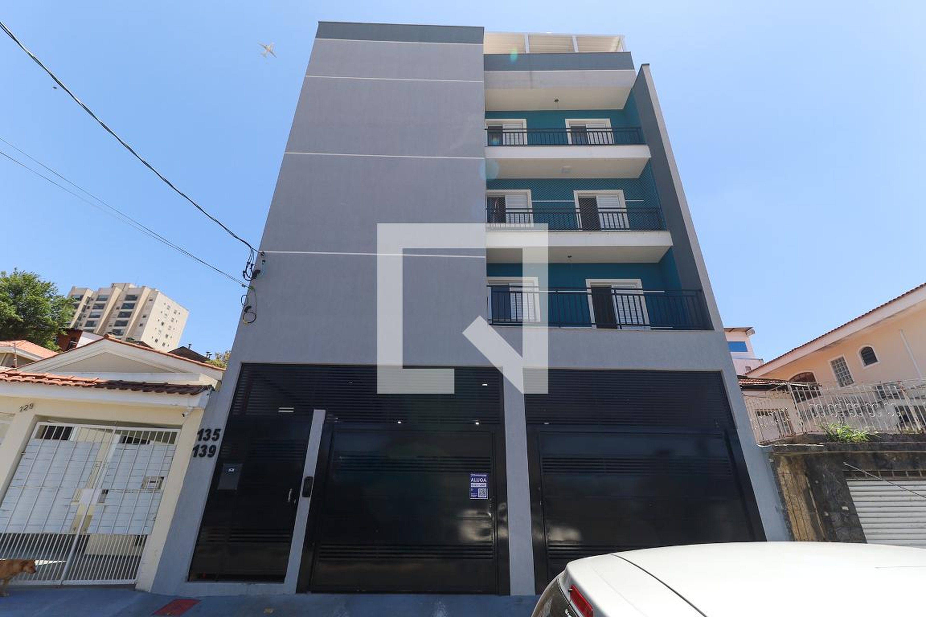 Fachada Condomínio em Rua Comandante Gualberto, 135