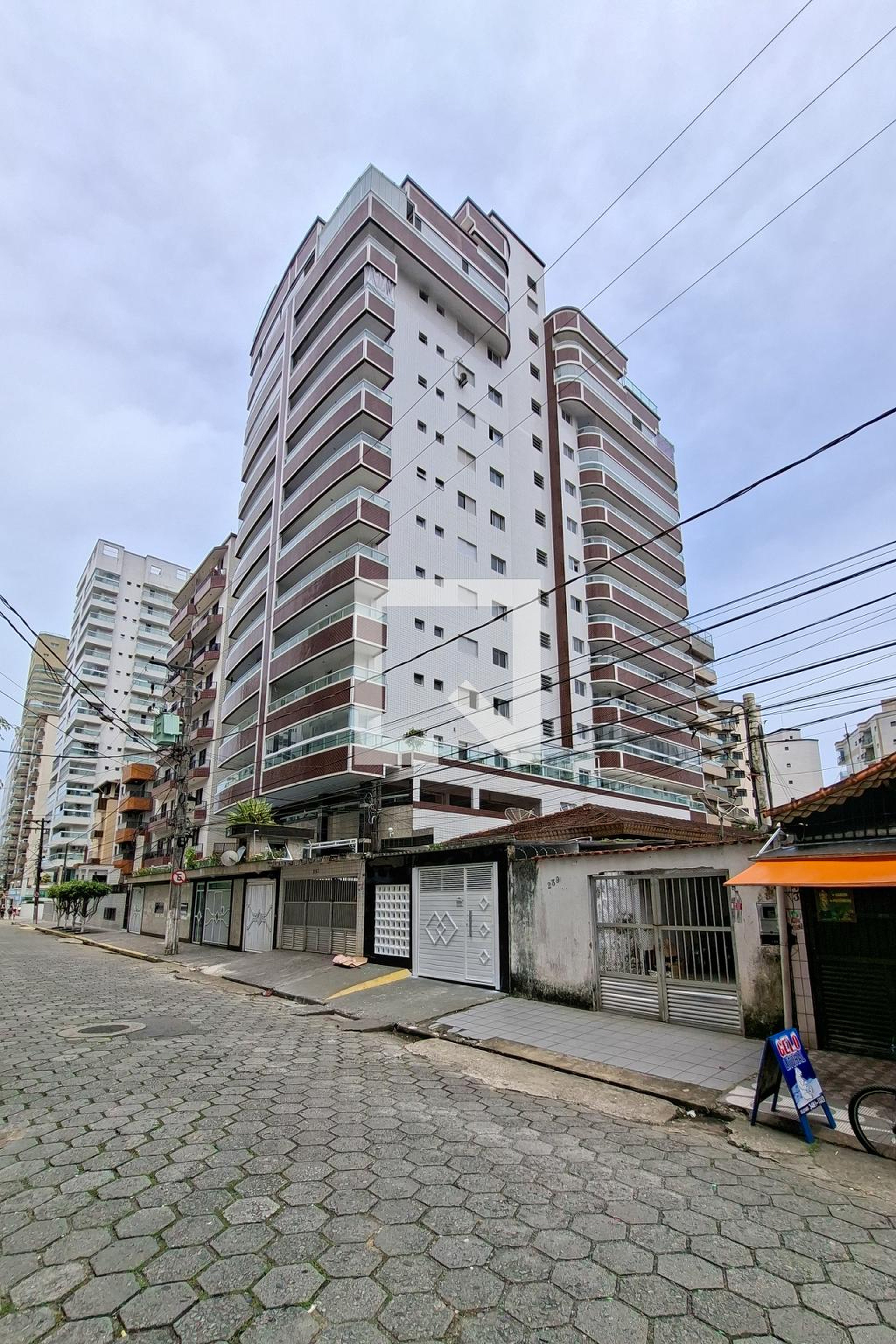 Fachada do Prédio Condomínio Eduardo Macedo