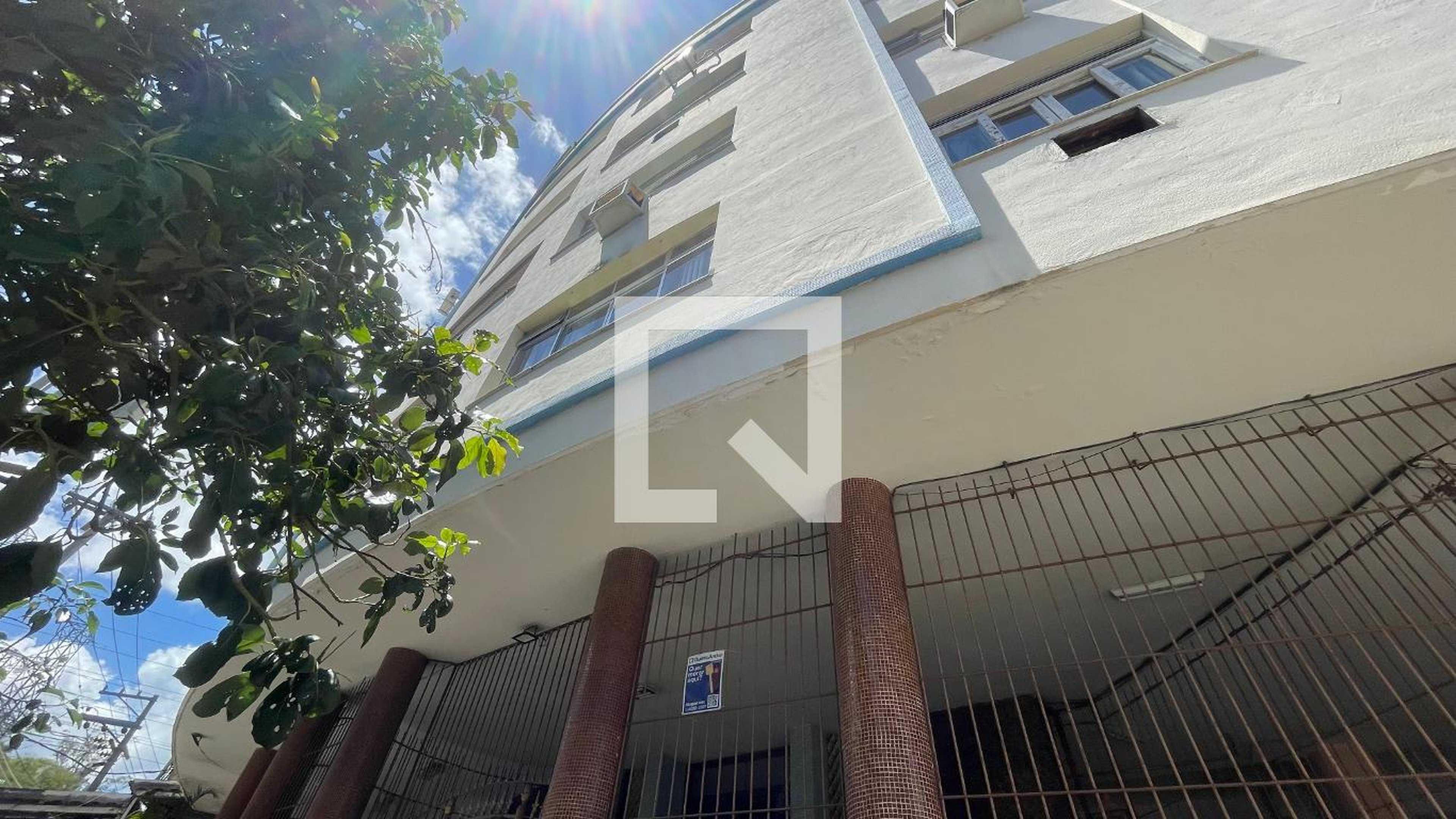 Fachada Condomínio em Rua Itapiru, 1478