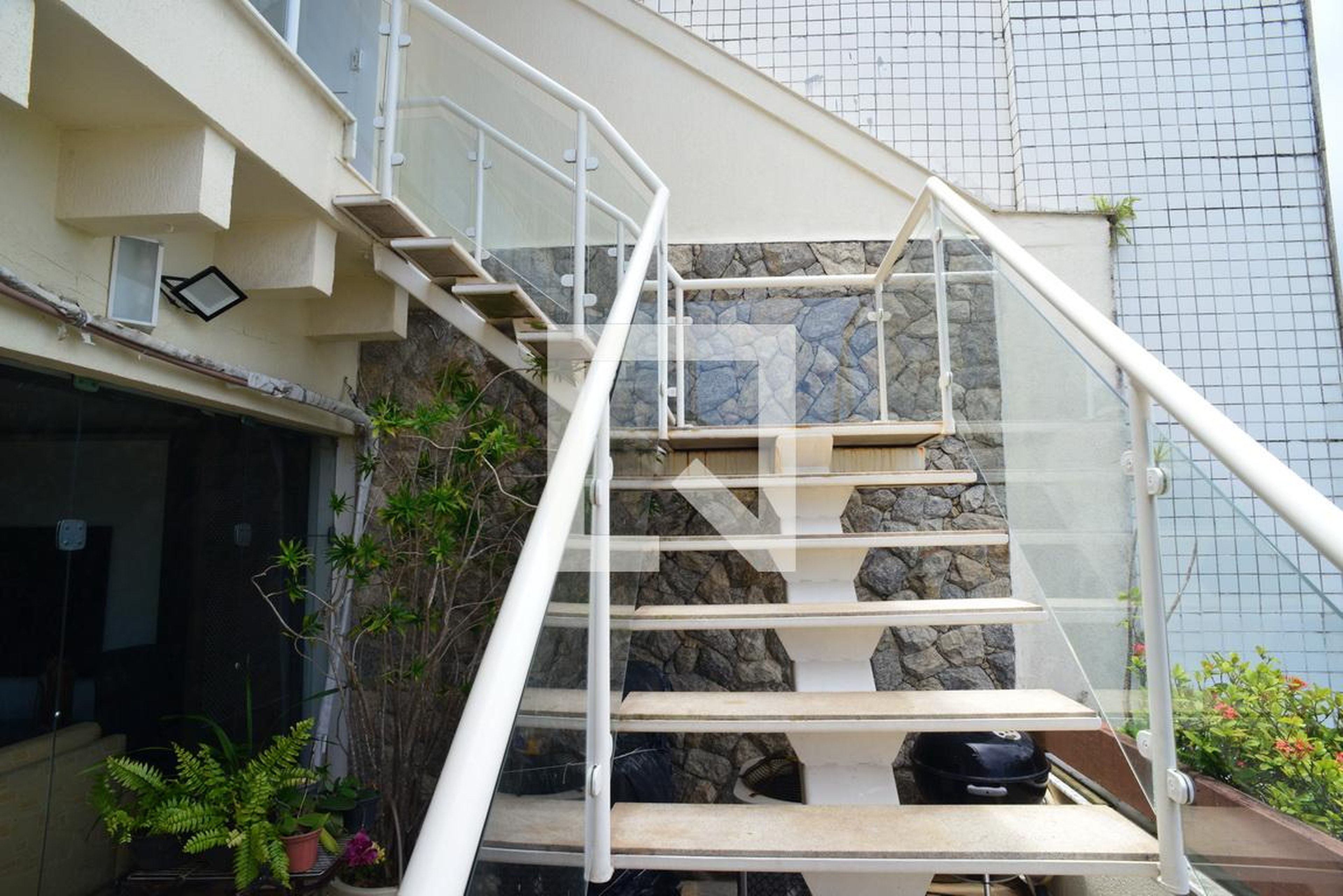 Área Externa Condomínio em Rua General Ivan Raposo, 391