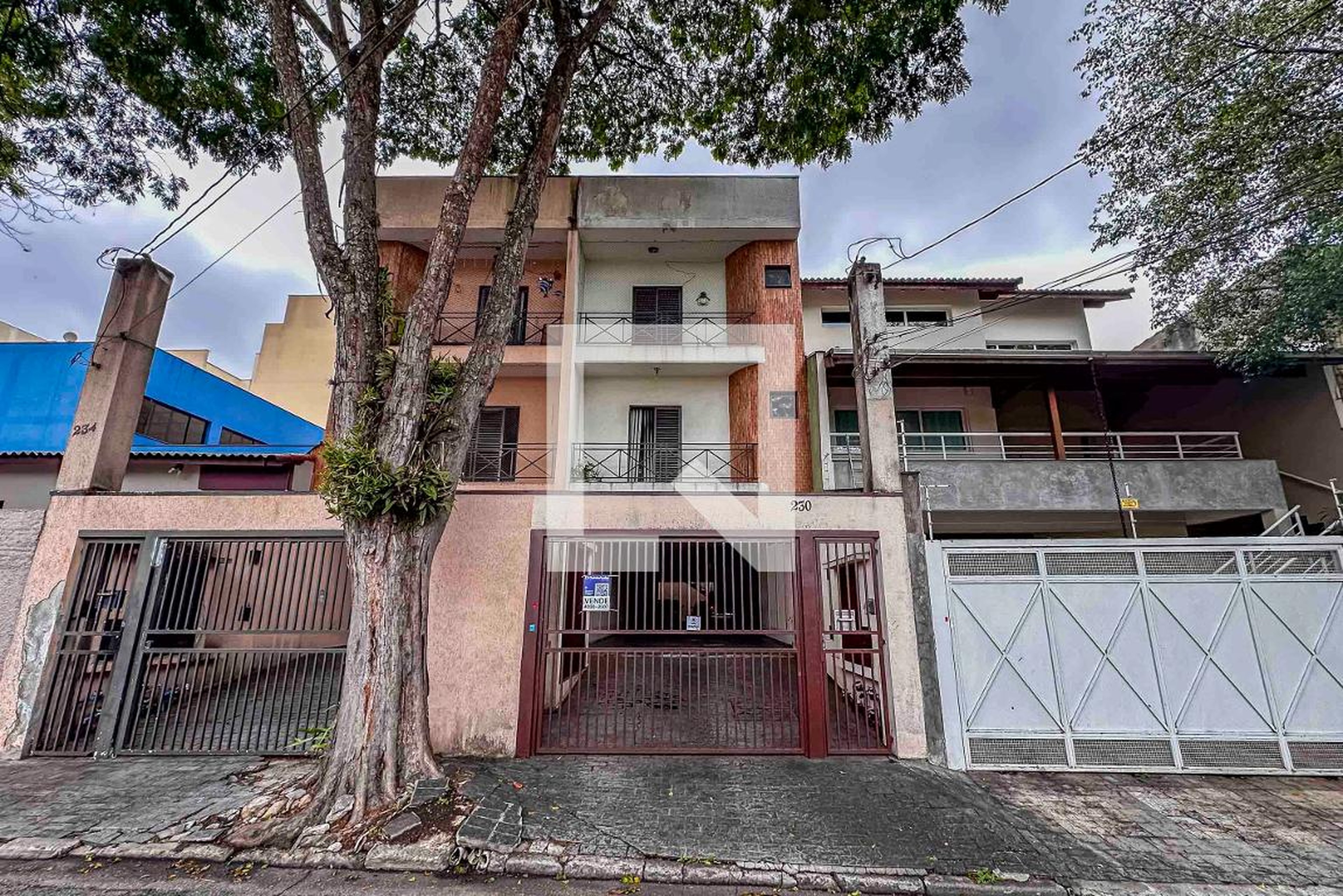 Fachada Condomínio em Rua Araci, 230