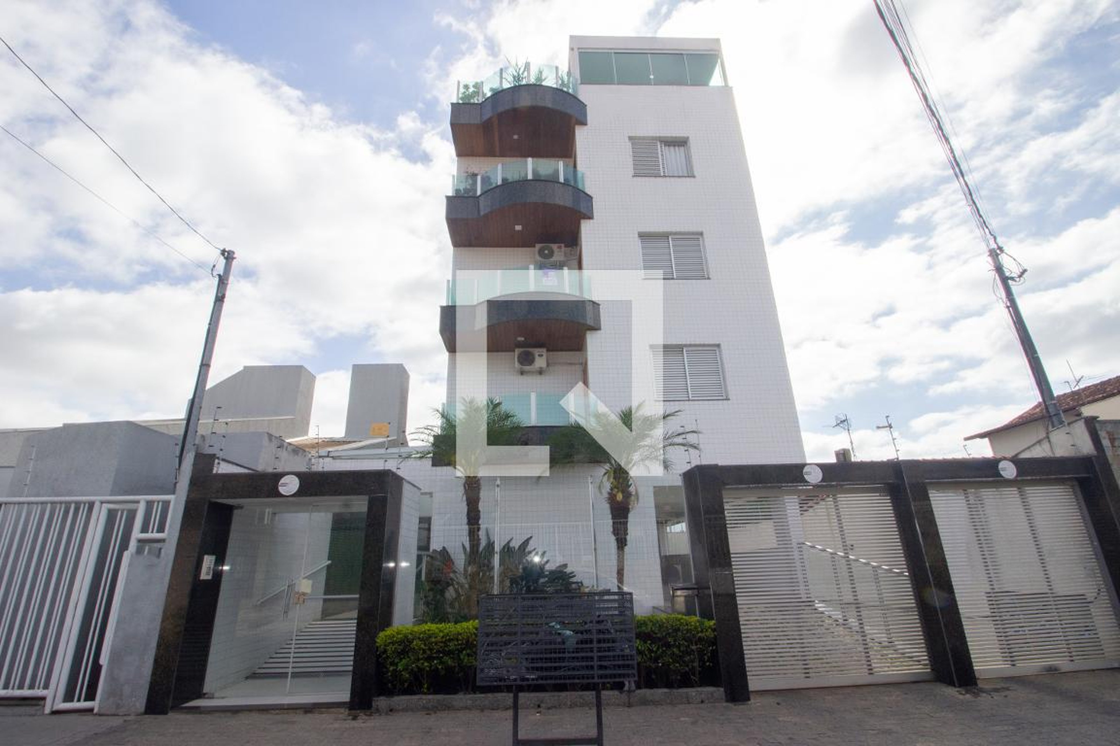 Fachada Condomínio em Rua Antônio Alves Costa, 92