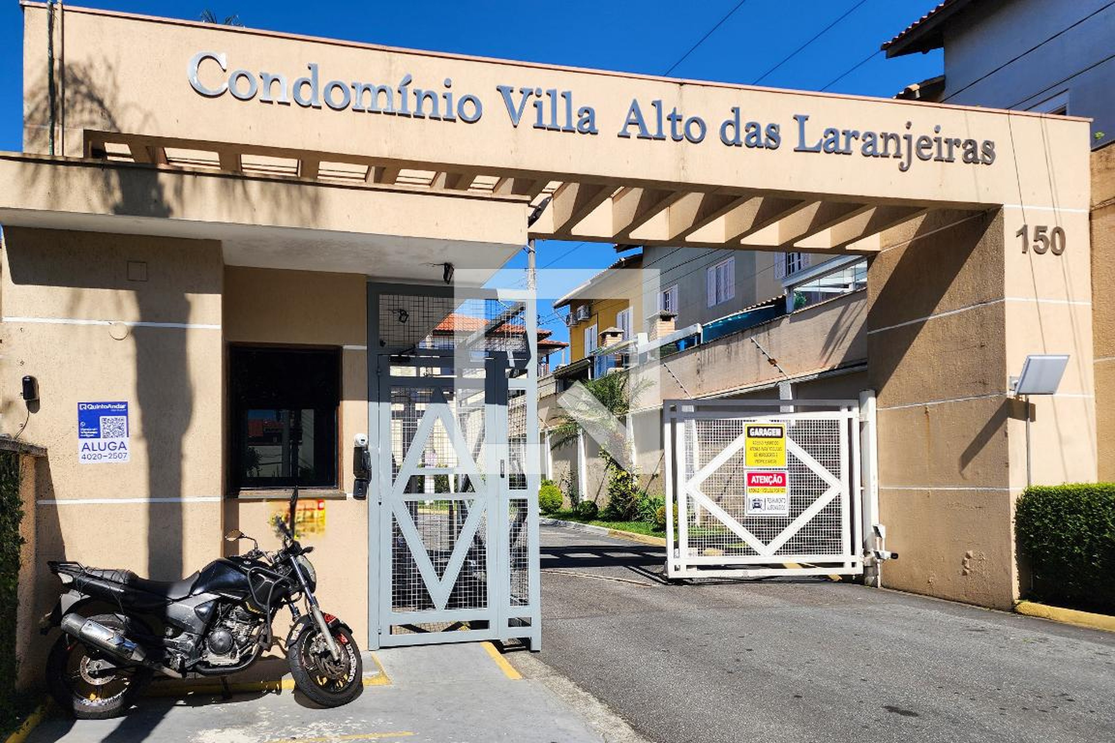 Fachada do Condomínio Condomínio Alto das Laranjeiras