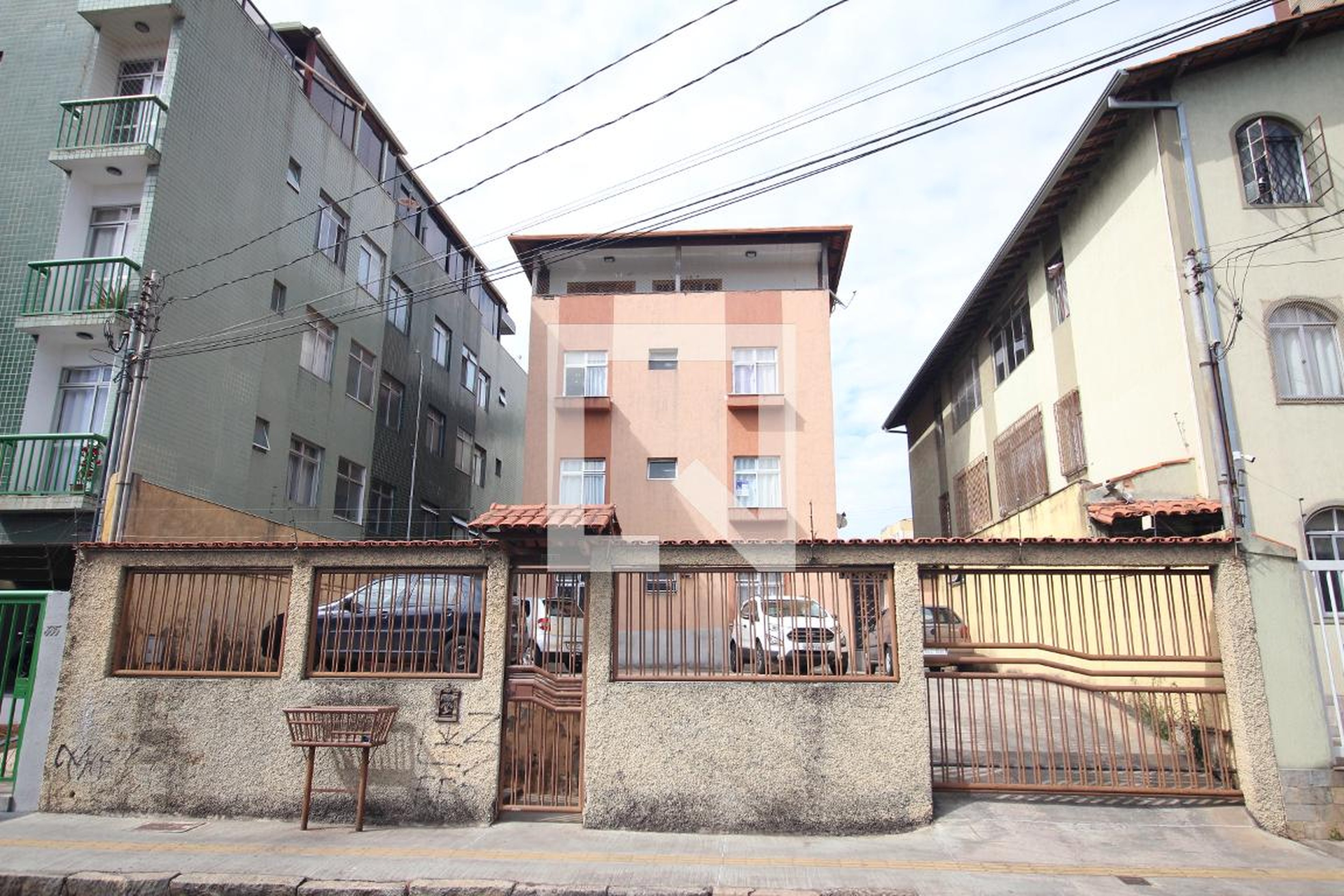 Fachada Condomínio em Rua Tamarindos, 347