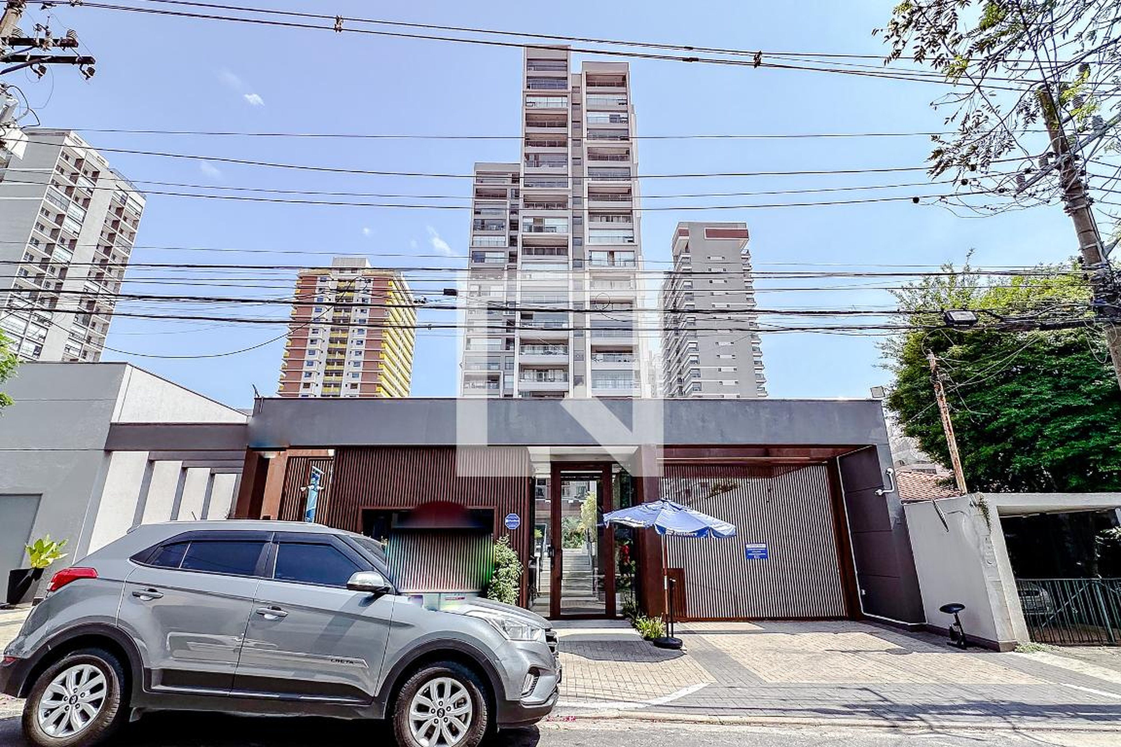 Fachada Condomínio em Rua Carlos Petit, 214