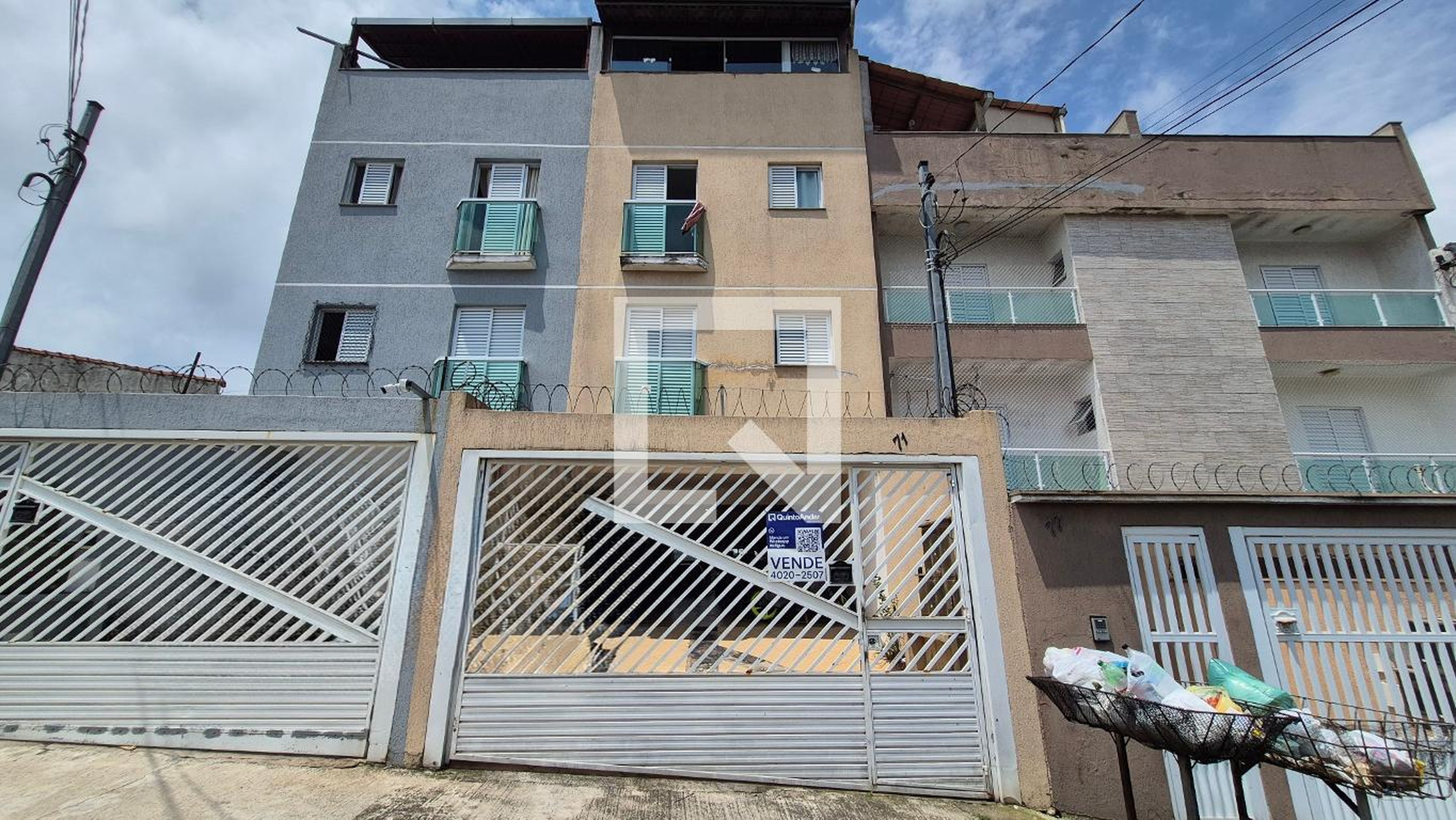 Fachada Condomínio em Rua Biguá, 71