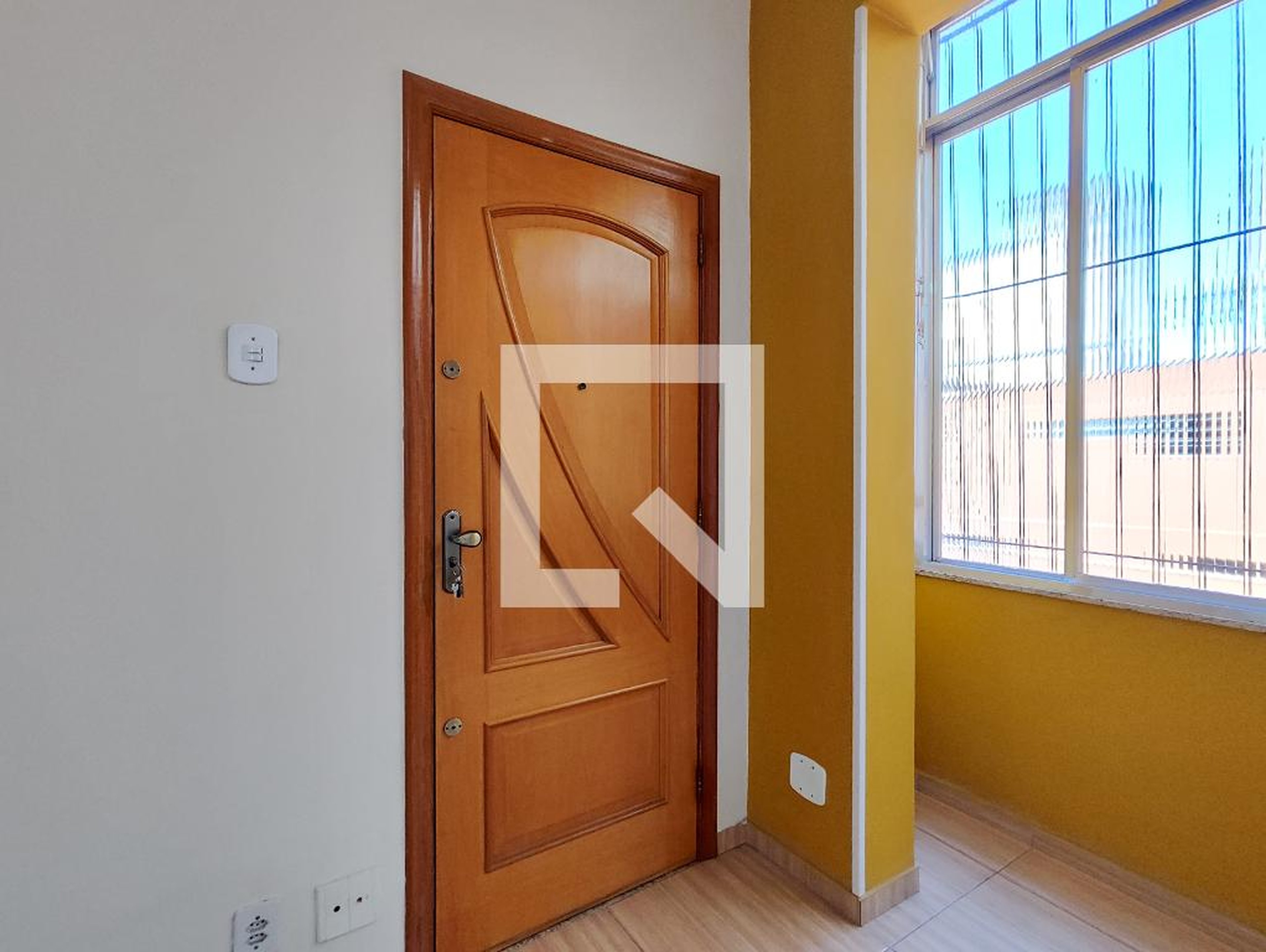 Entrada Condomínio em Rua Barão do Bom Retiro, 1118