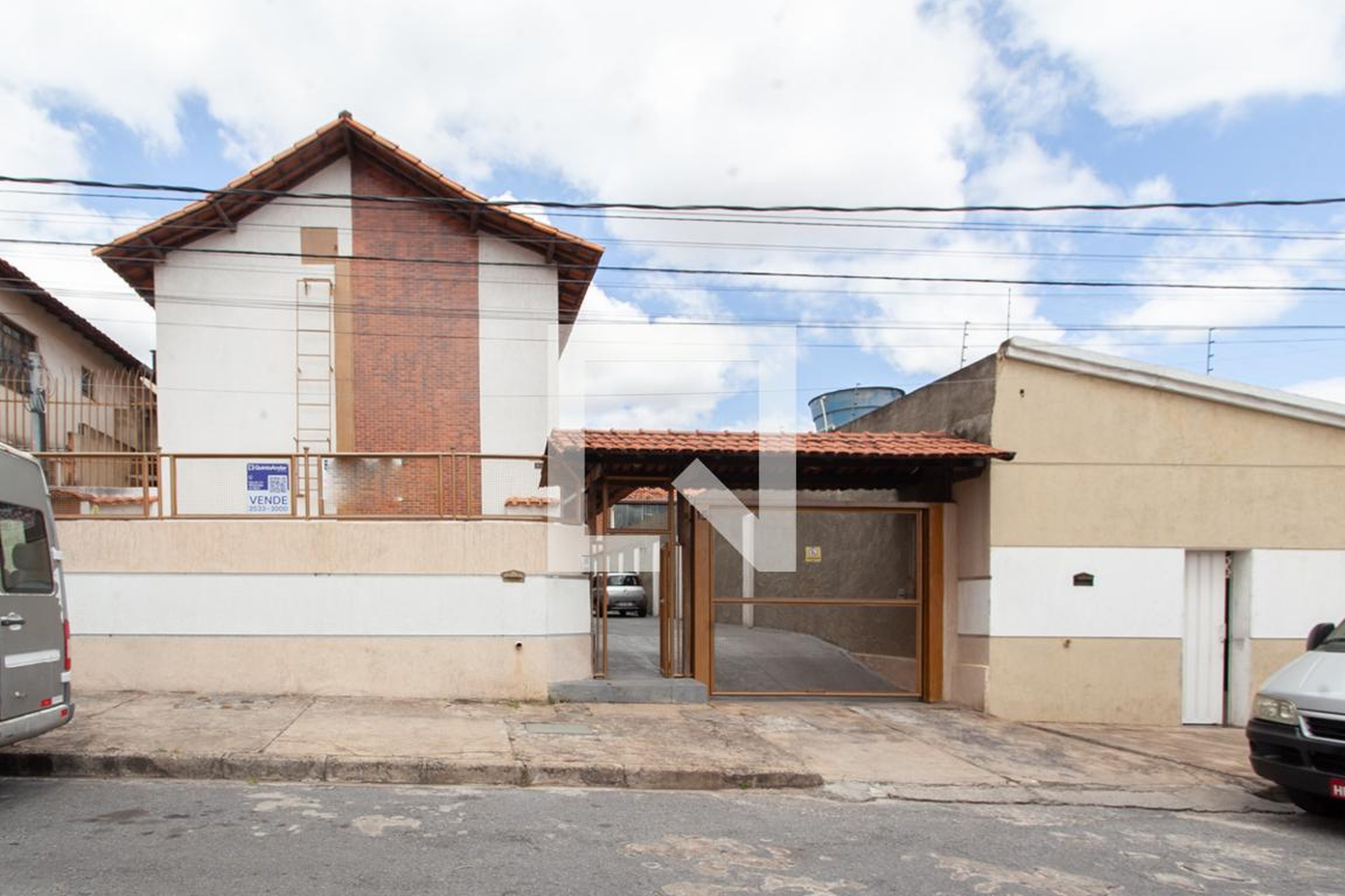 Fachada Condomínio em Rua dos Jacamins, 15