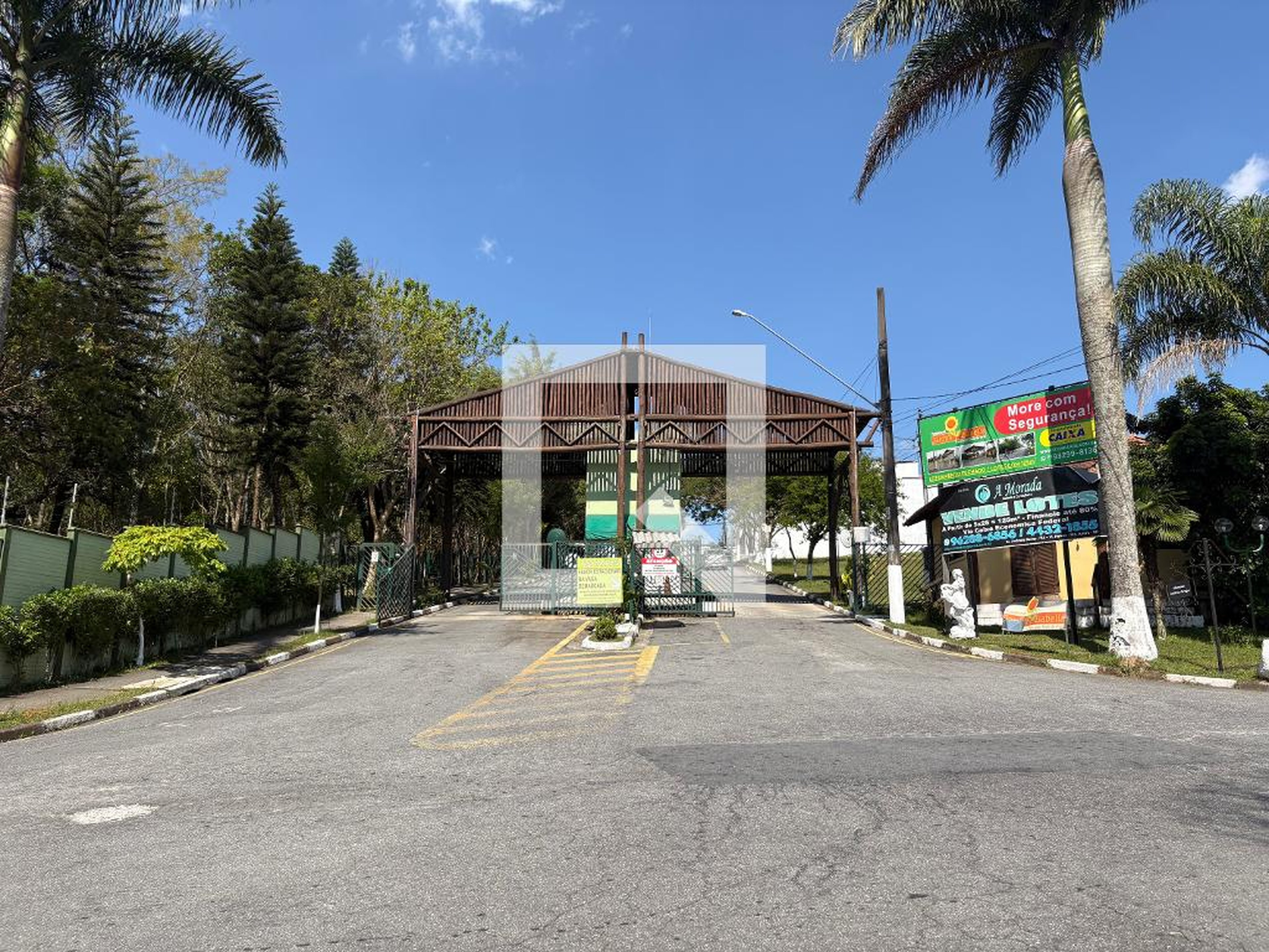 Fachada do condomínio Condomínio em Rua Deonildo Nincão, 121