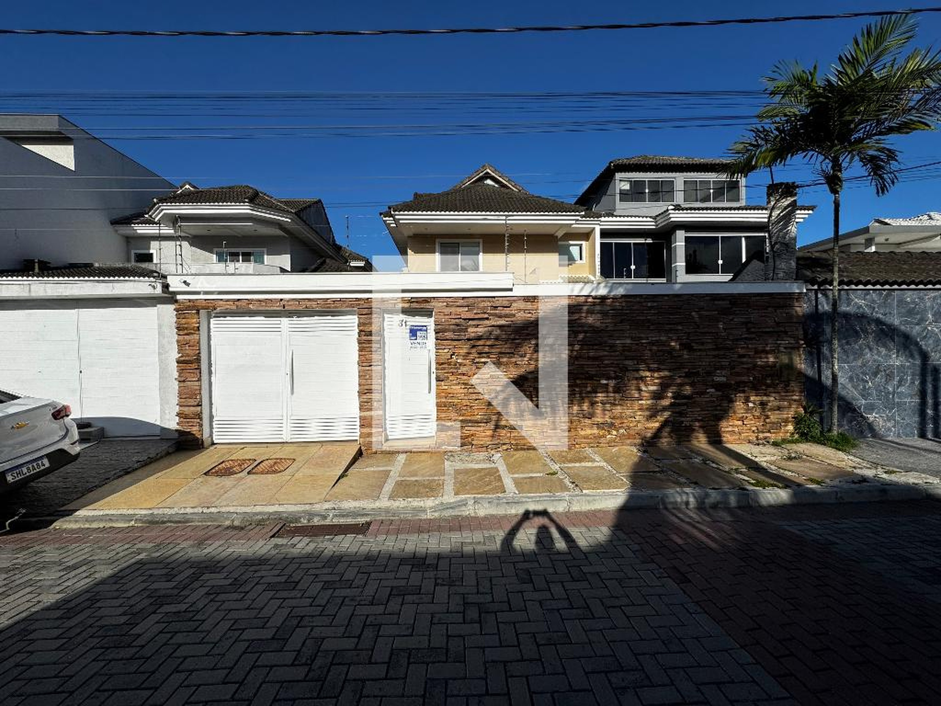 Fachada Condomínio em Rua Teixeira Heizer, 1695